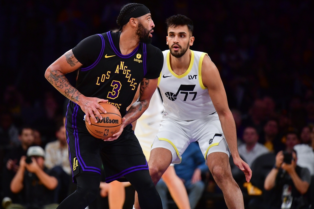 Les Lakers écrasent le Jazz et se qualifient pour le quart de finale du