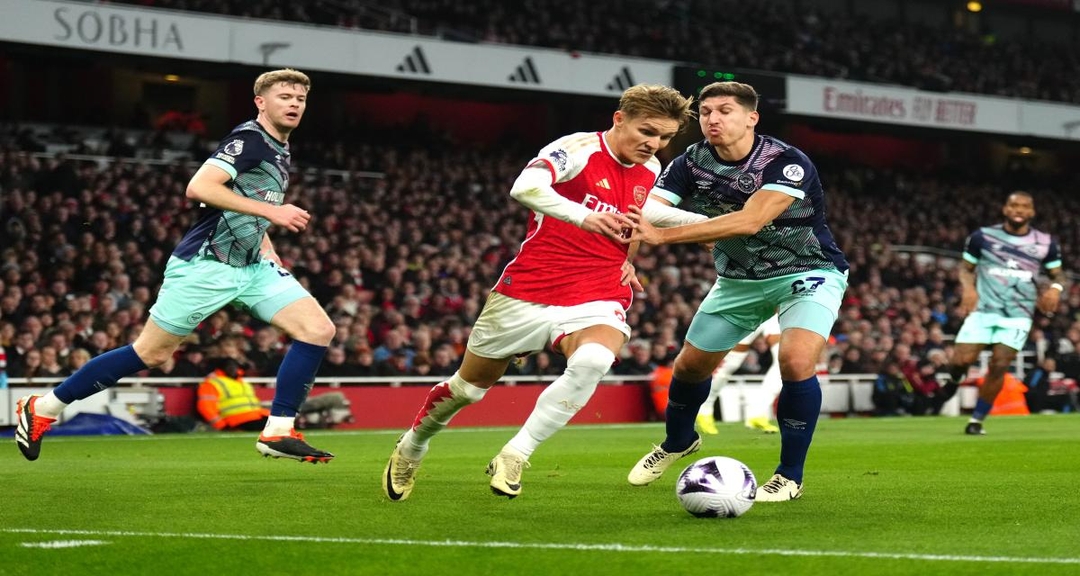 Premier League Arsenal Simpose De Justesse Face Brentford Bein