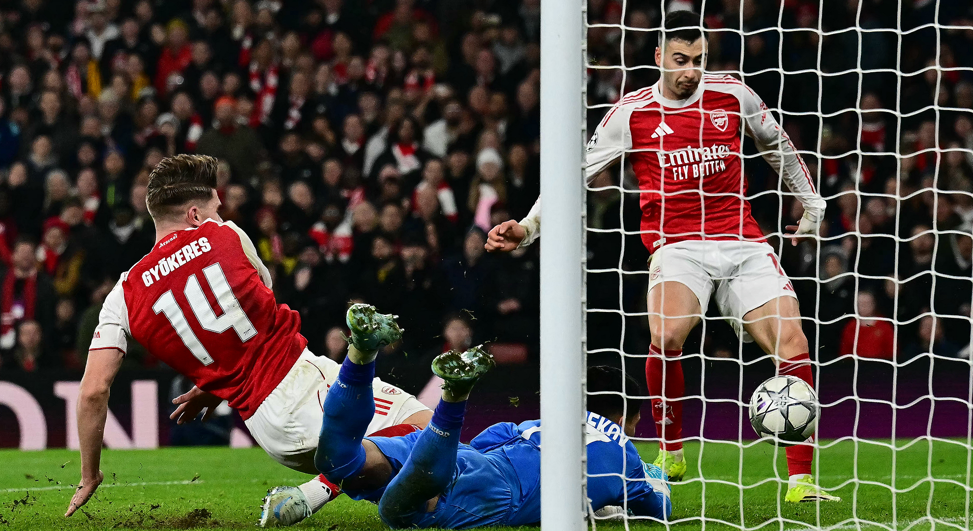 آرسنال وكايرات