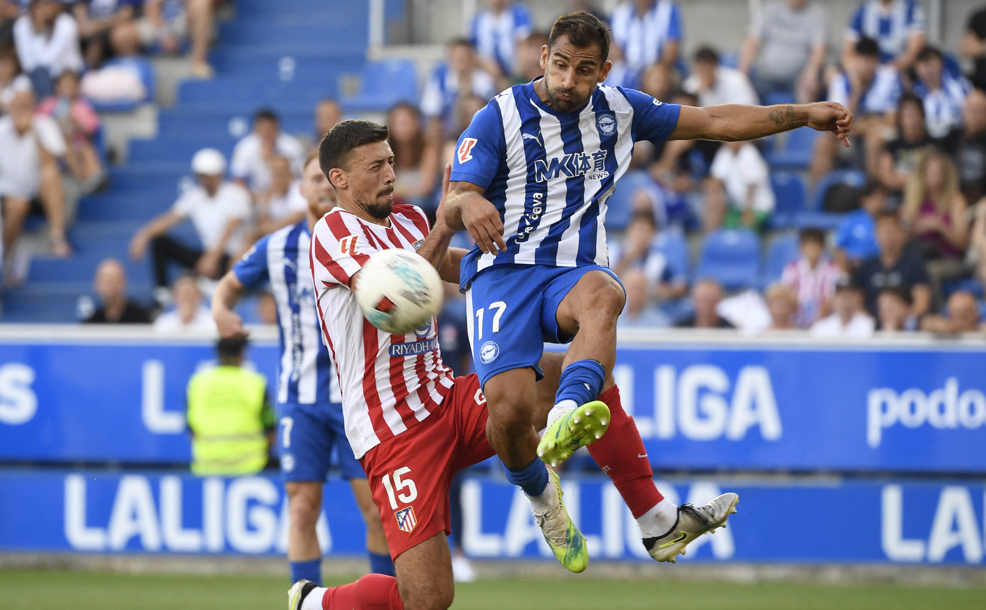 أتليتيكو مدريد يتعادل مع مستضيفه ألافيس