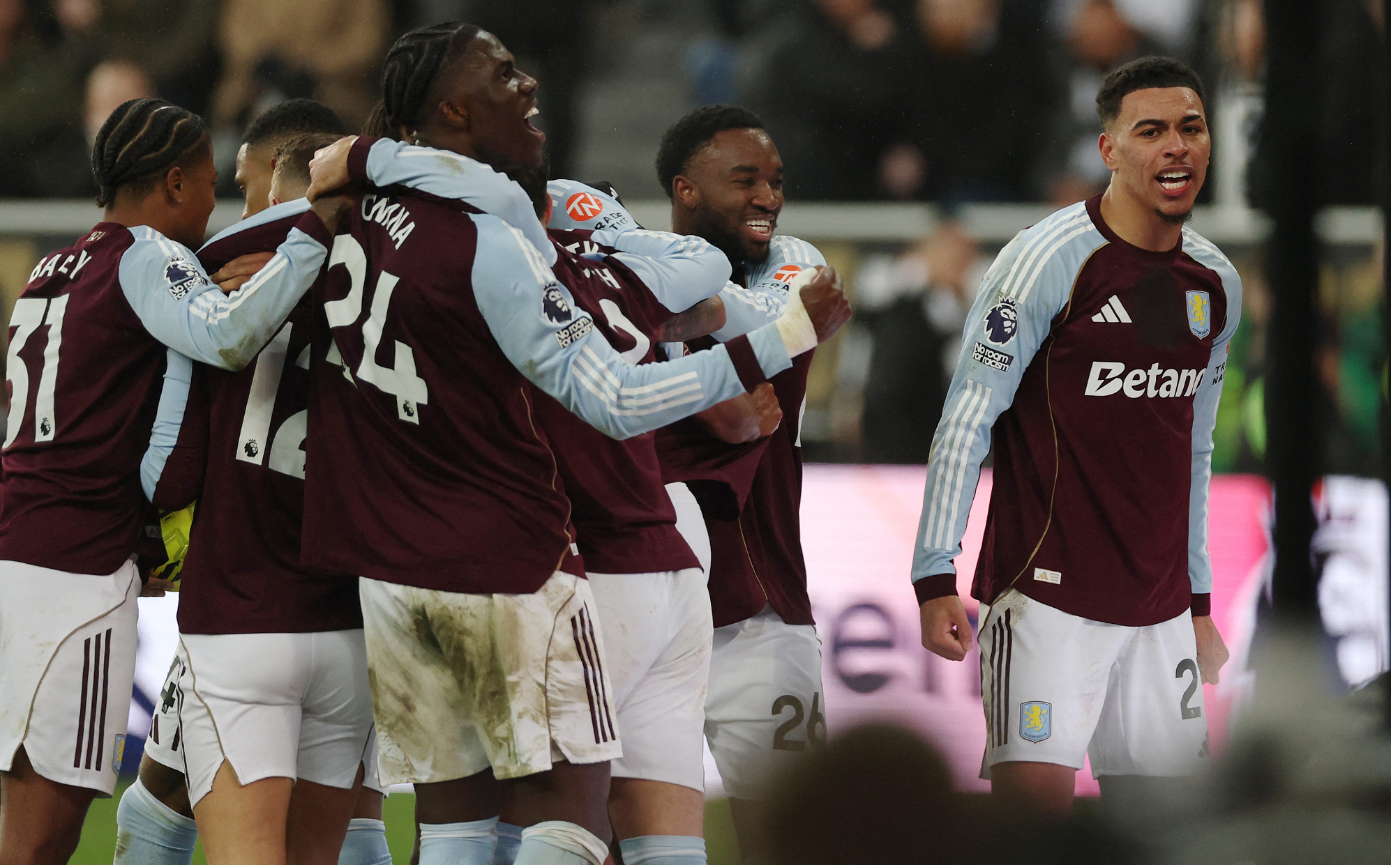 أستون فيلا يتفوق على نيوكاسل بثنائية