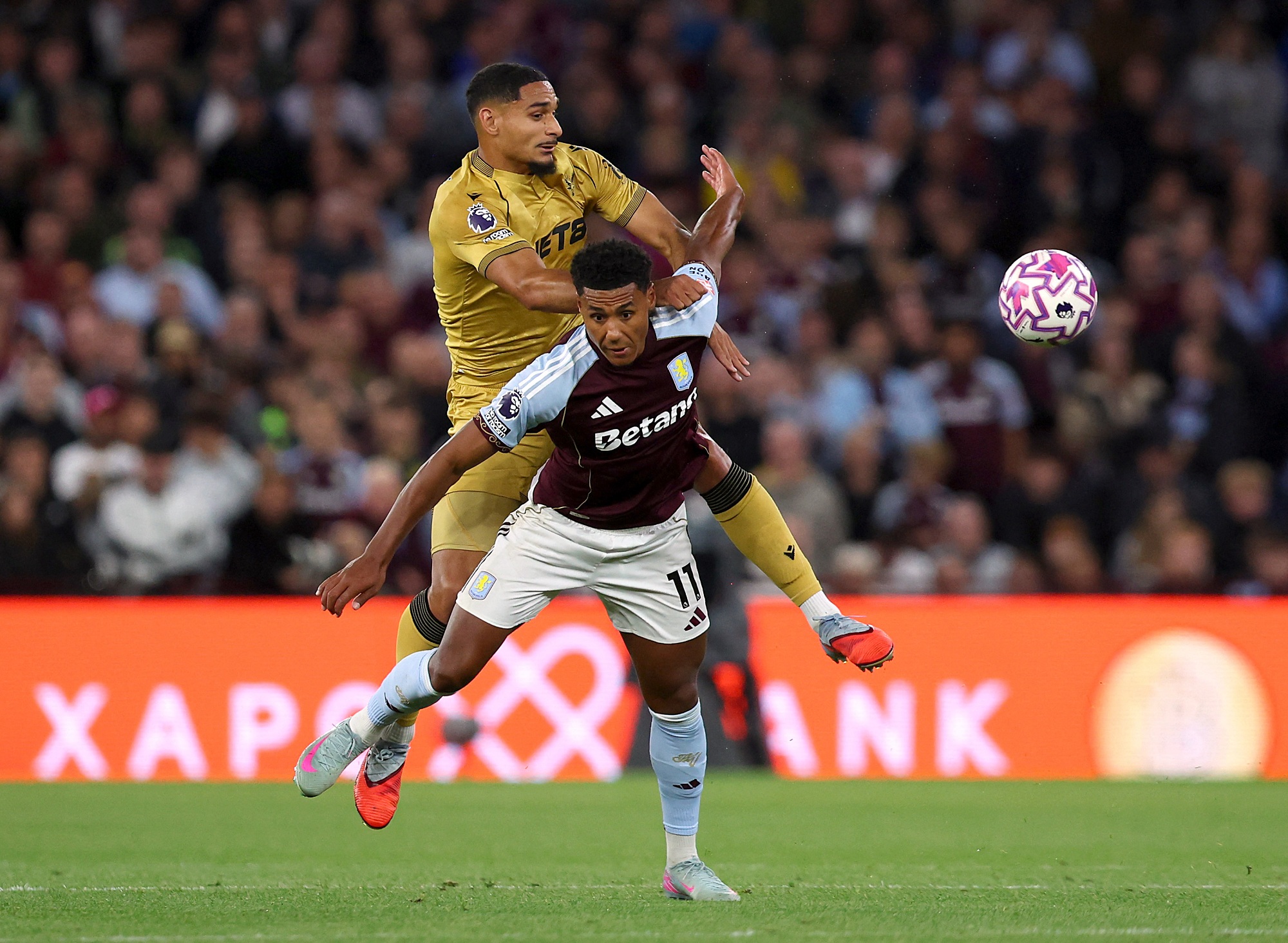 أستون فيلا يحلّ ضيفاً ثقيلاً على كريستال بالاس