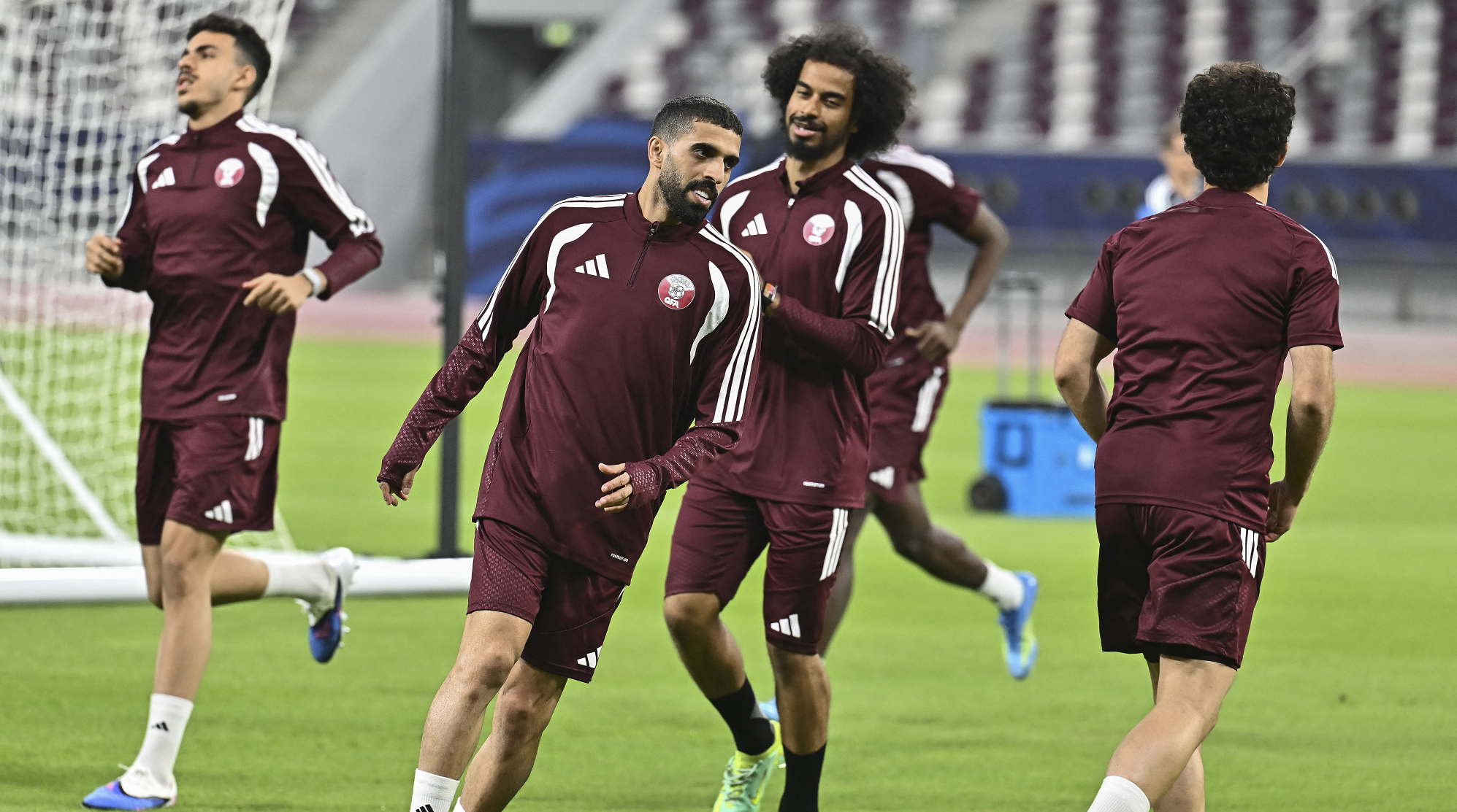 أكرم عفيف وحسن الهيدوس يقودان تشكيلة منتخب قطر