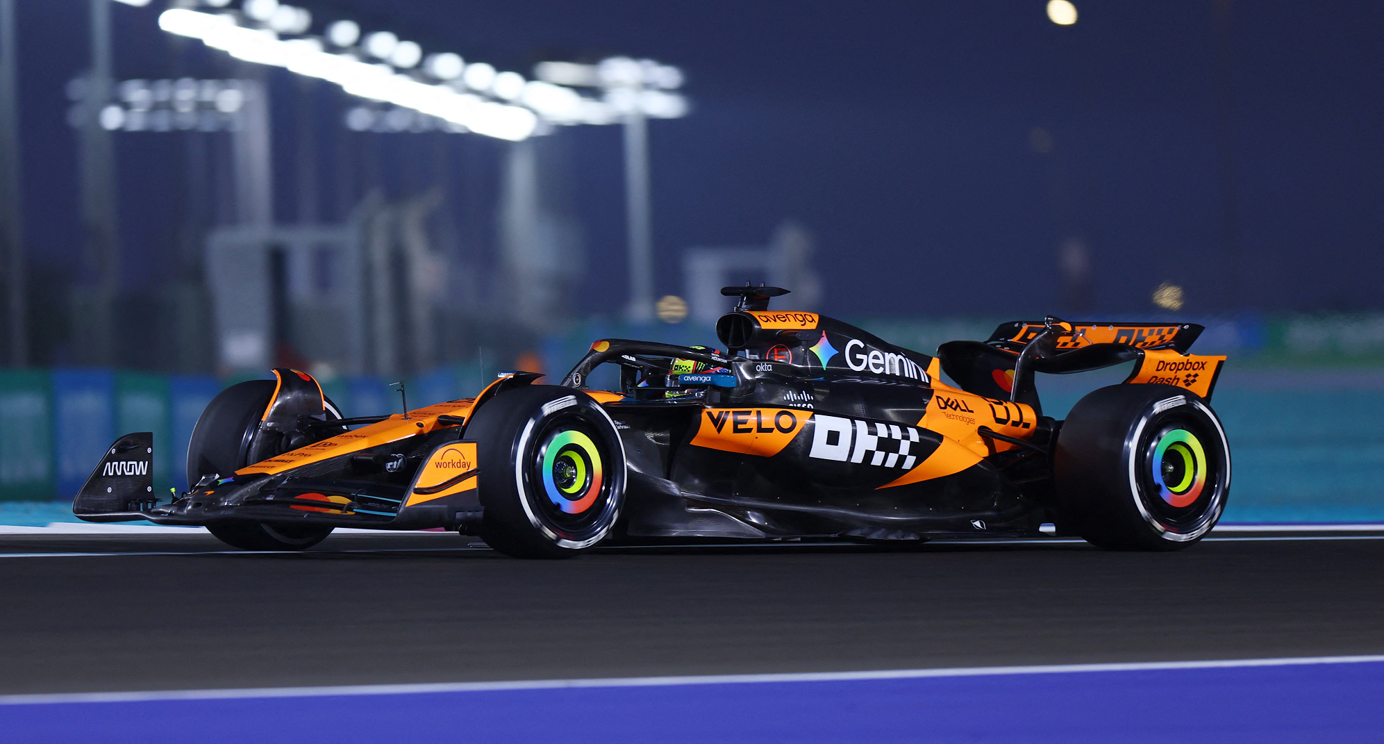 أوسكار بياستري يتصدر التجارب الحرة الأولى