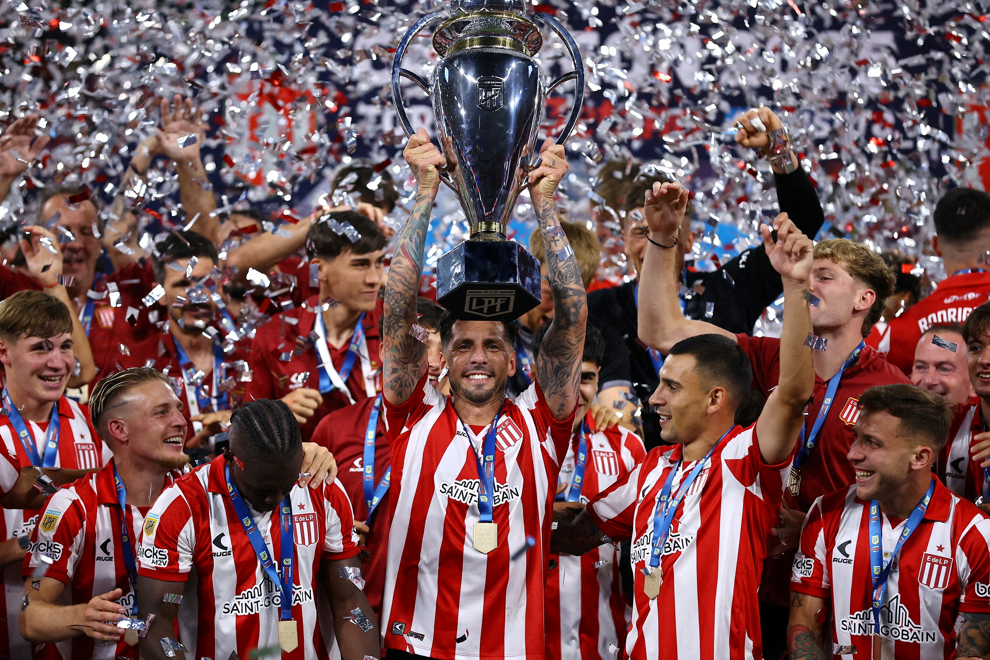 إستوديانتس يتوج بلقب المرحلة الثانية