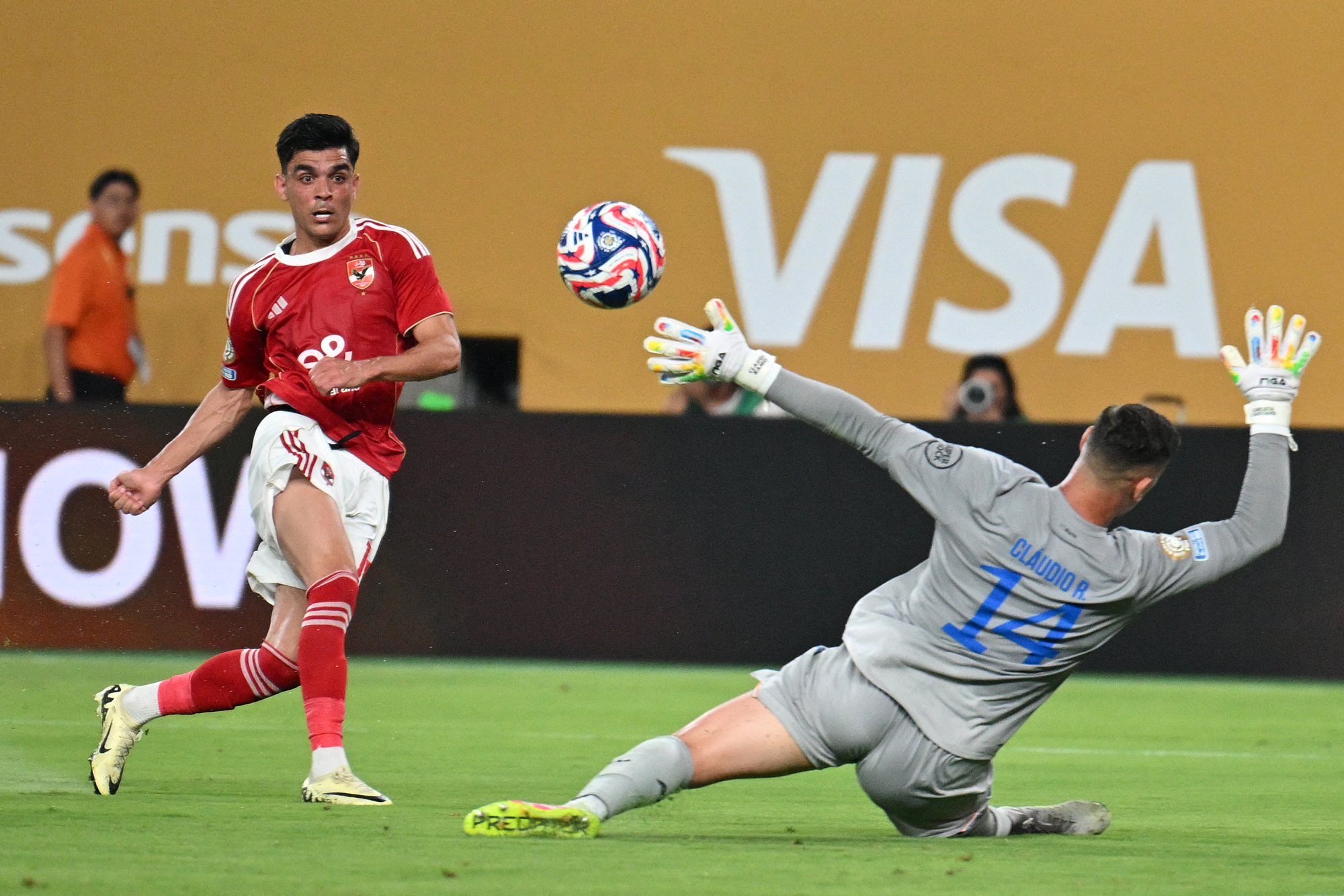 الأهلي يودع كأس العالم بعد تعادله المثير مع بورتو