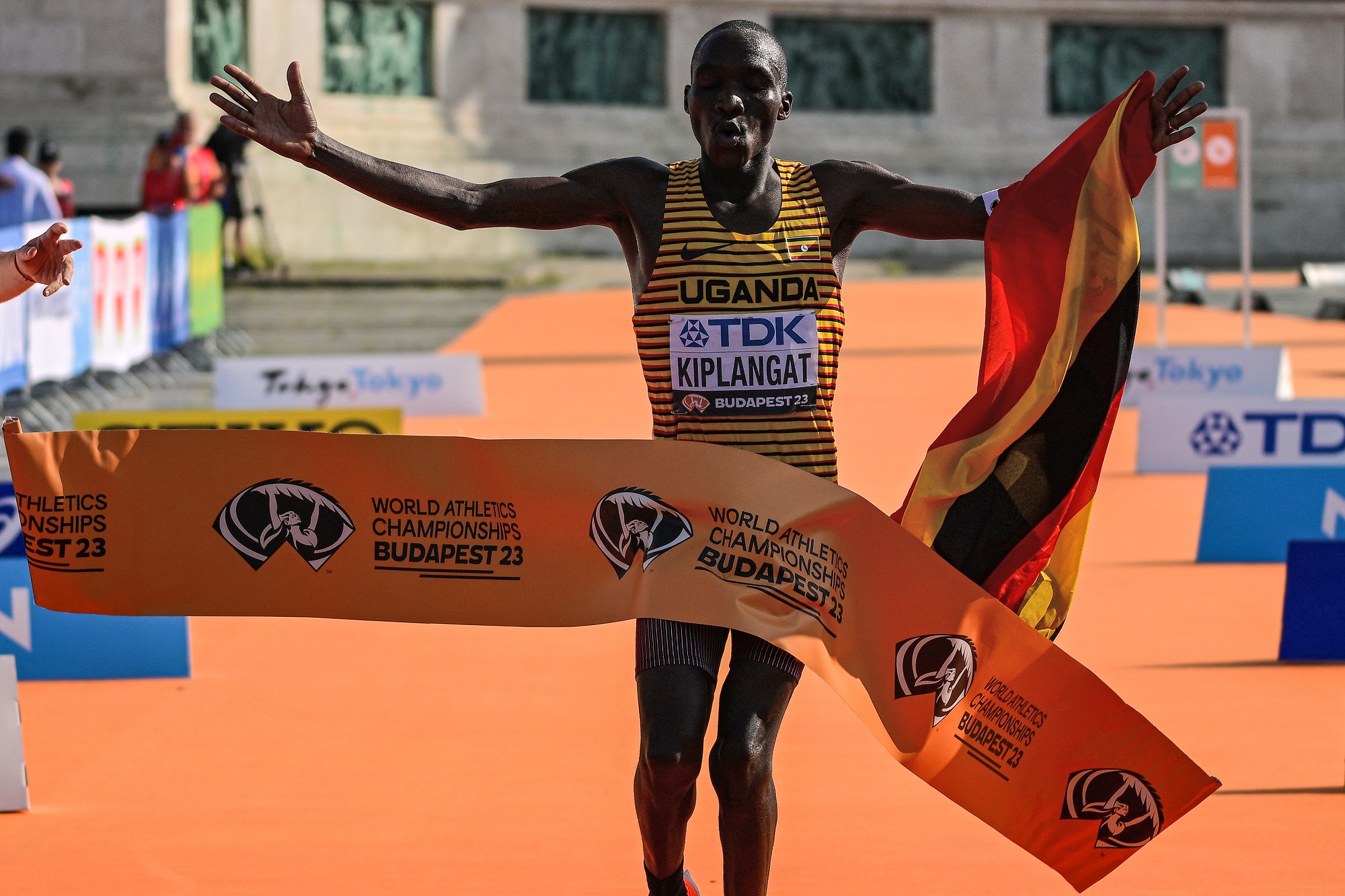 الأوغندي كيبلانغات يحرز ذهبية سباق الماراثون