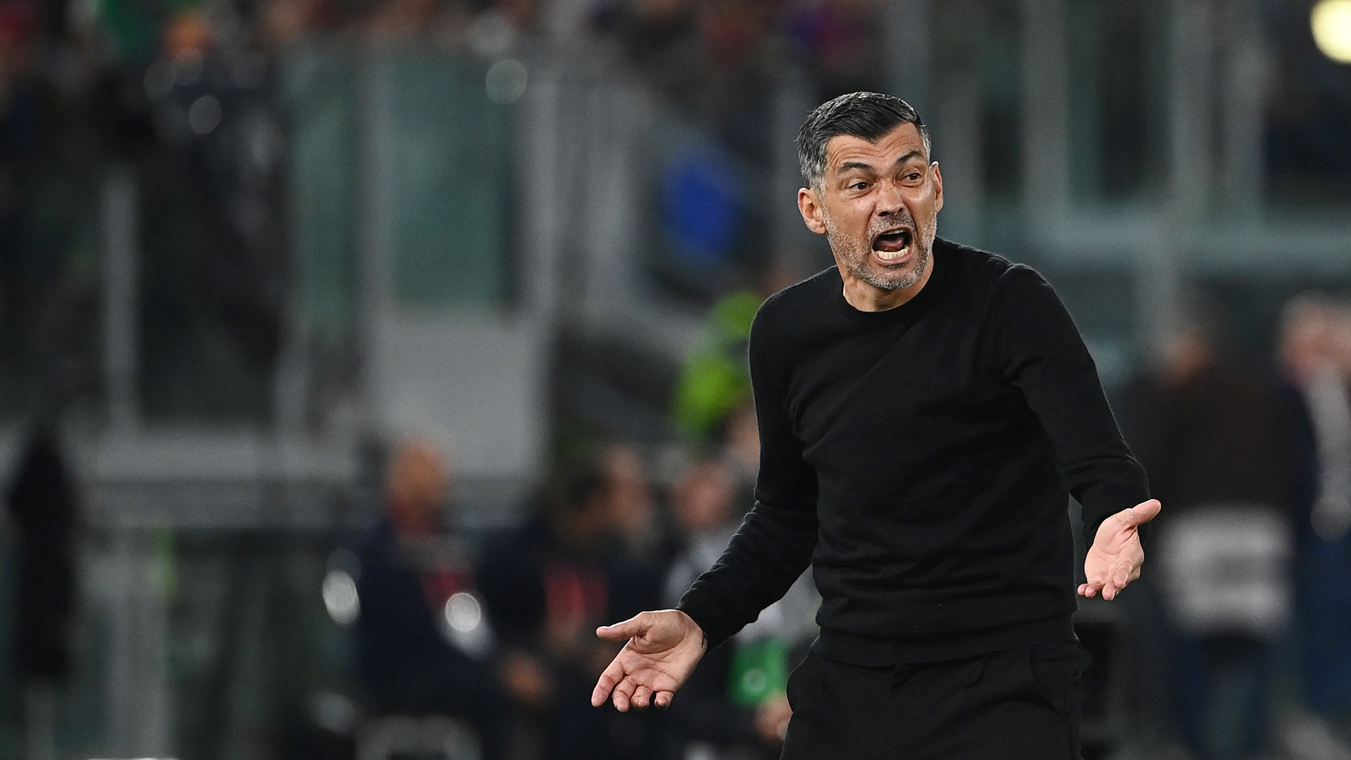 الاتحاد السعودي ينفصل عن المدرب كونسيساو