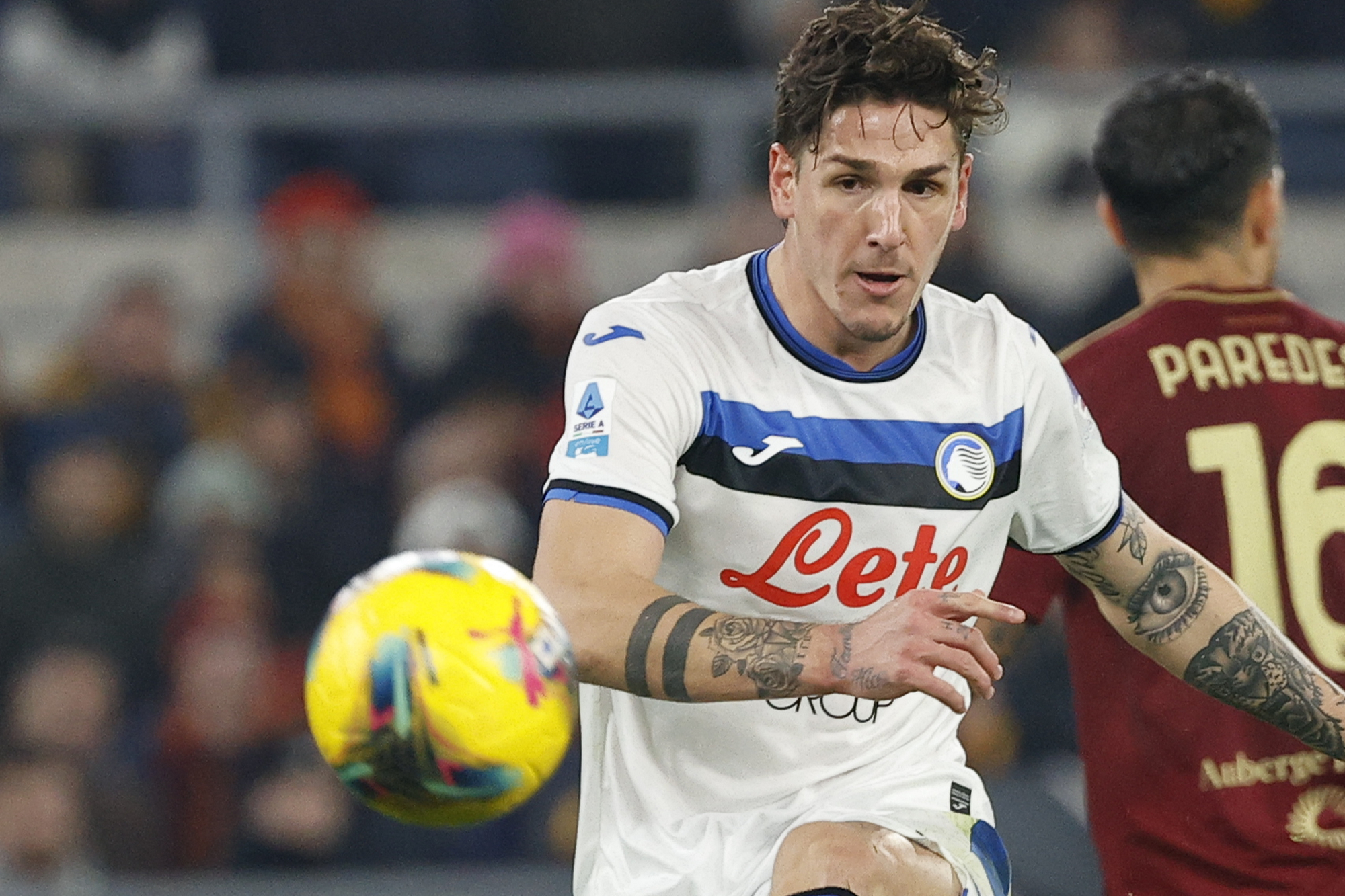 البديل زانيولو يقود أتالانتا لتعزيز صدارته