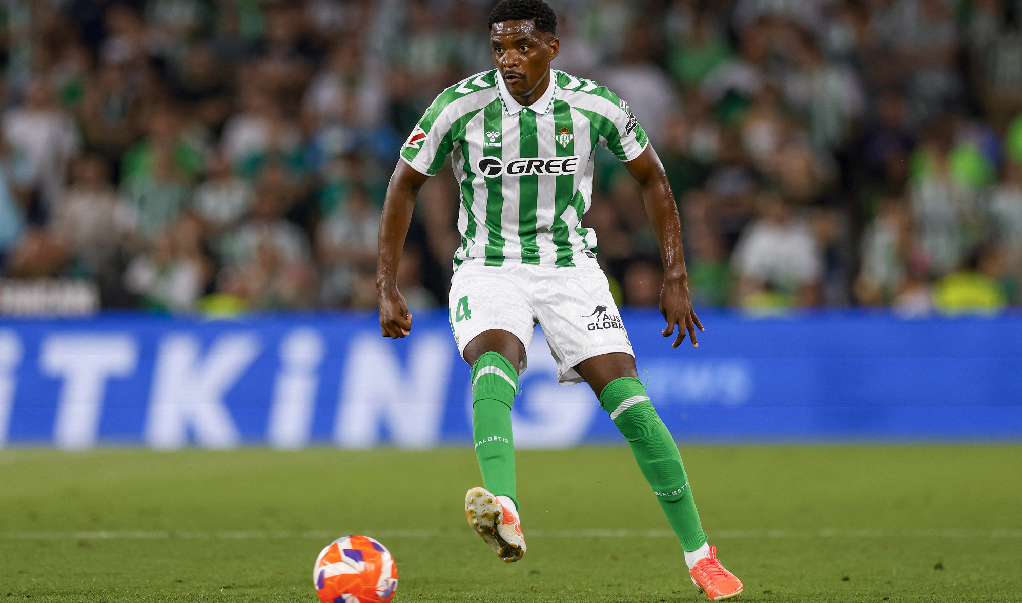 البرتغالي ويليام كارافالو يغادر صفوف ريال بيتيس