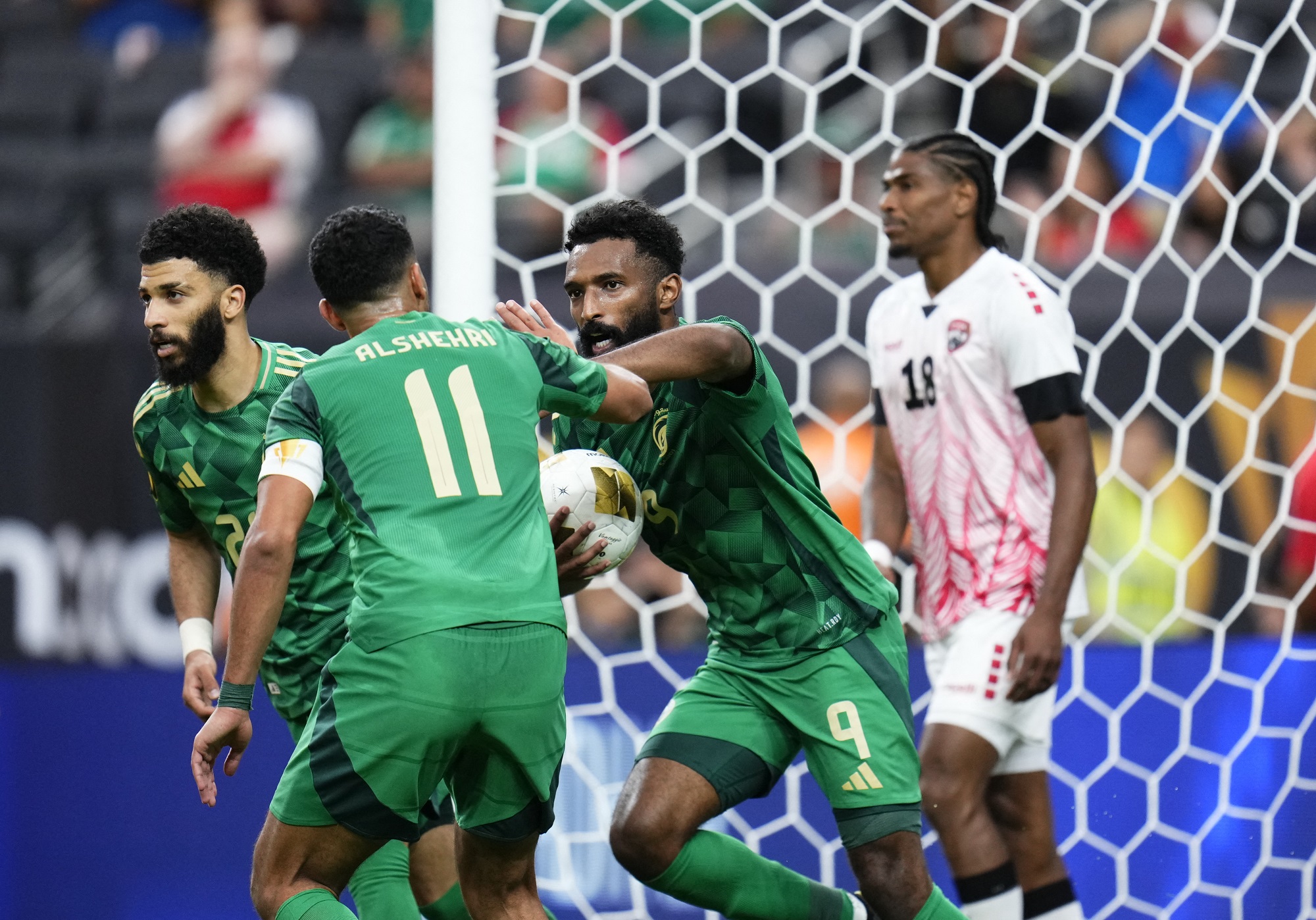 السعودية إلى ربع النهائي