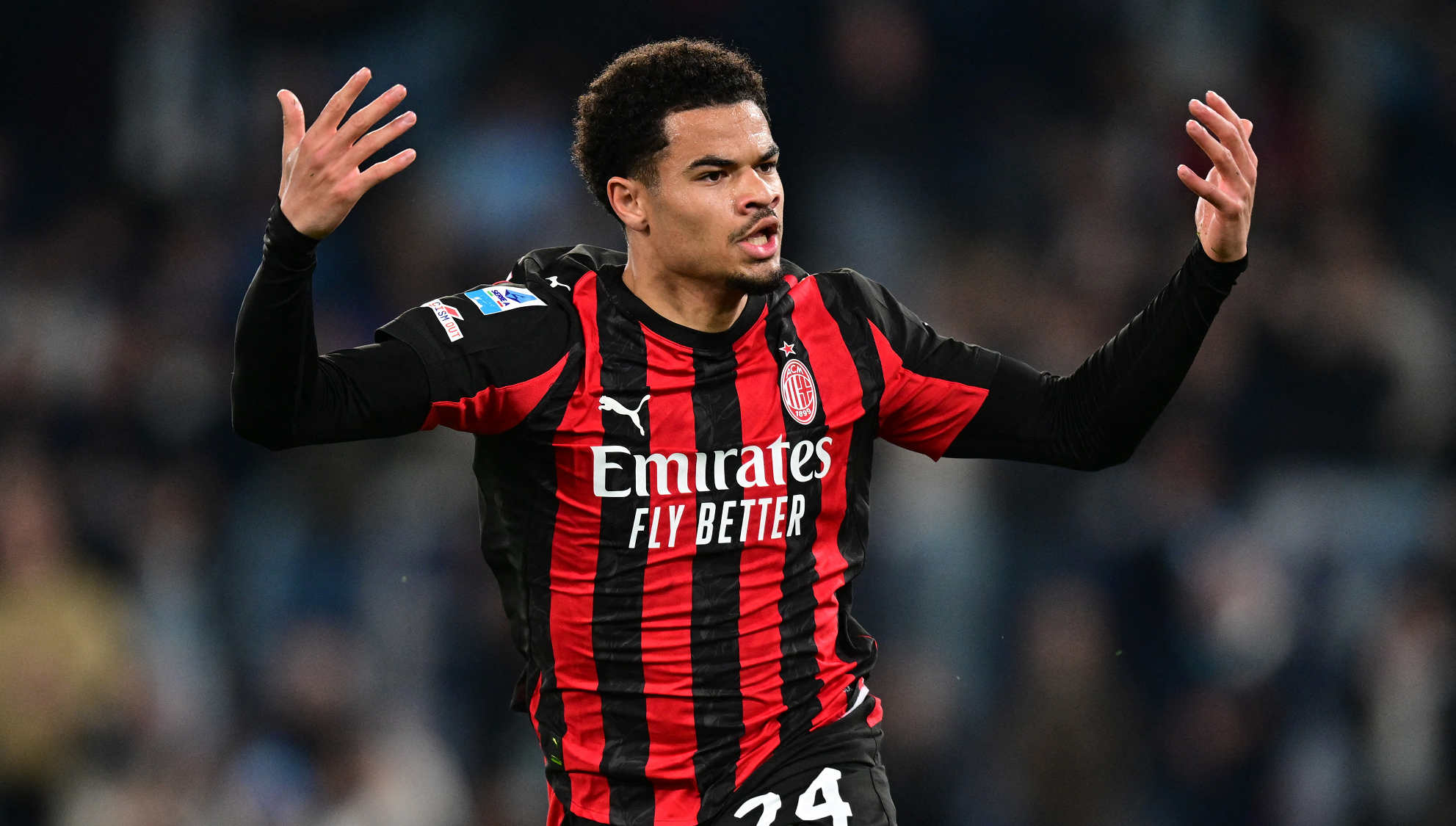 السويسري أتيكامي إلى ليون على سبيل الإعارة
