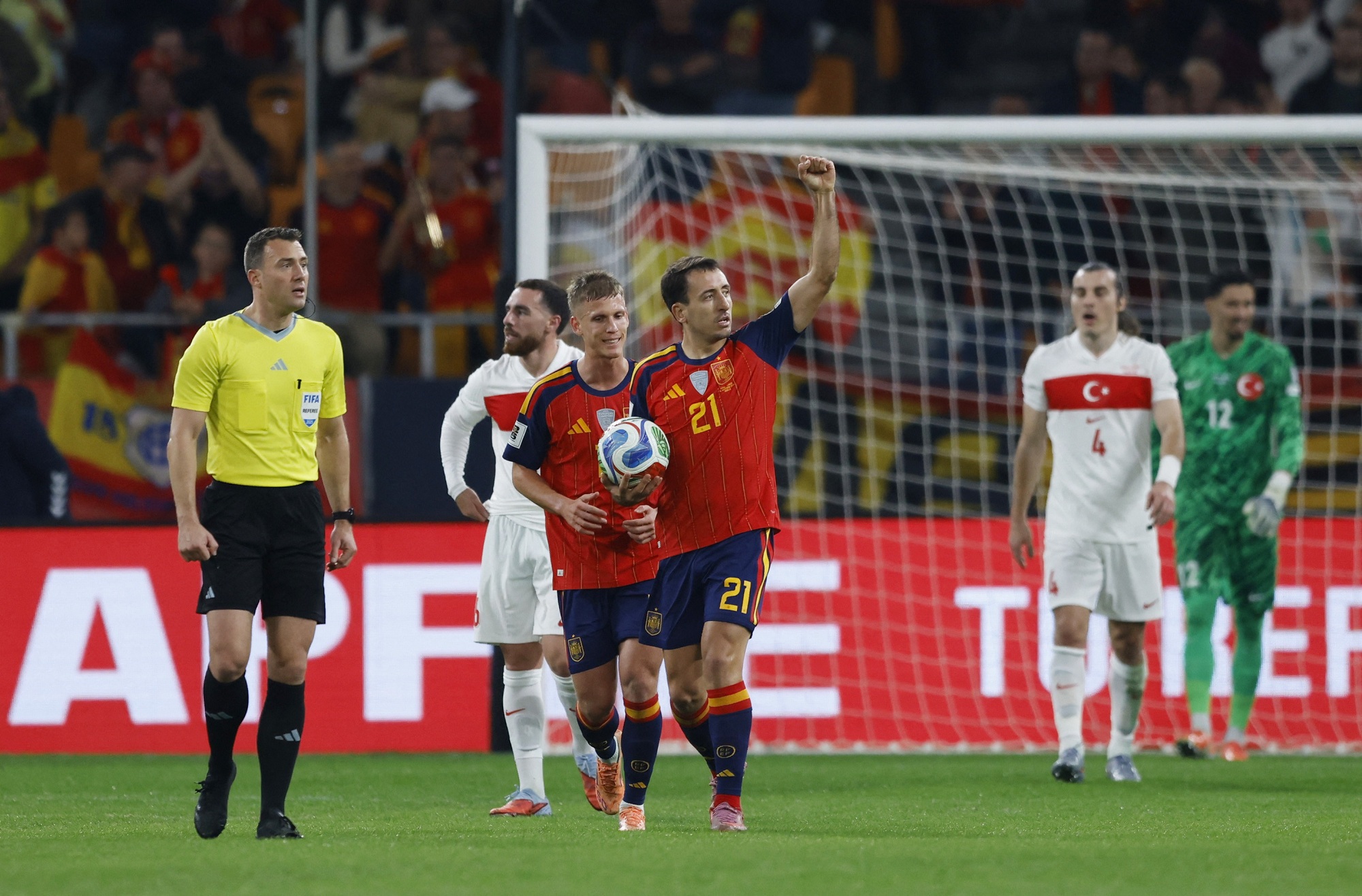 المنتخب الإسباني يتعادل مع نظيره التركي