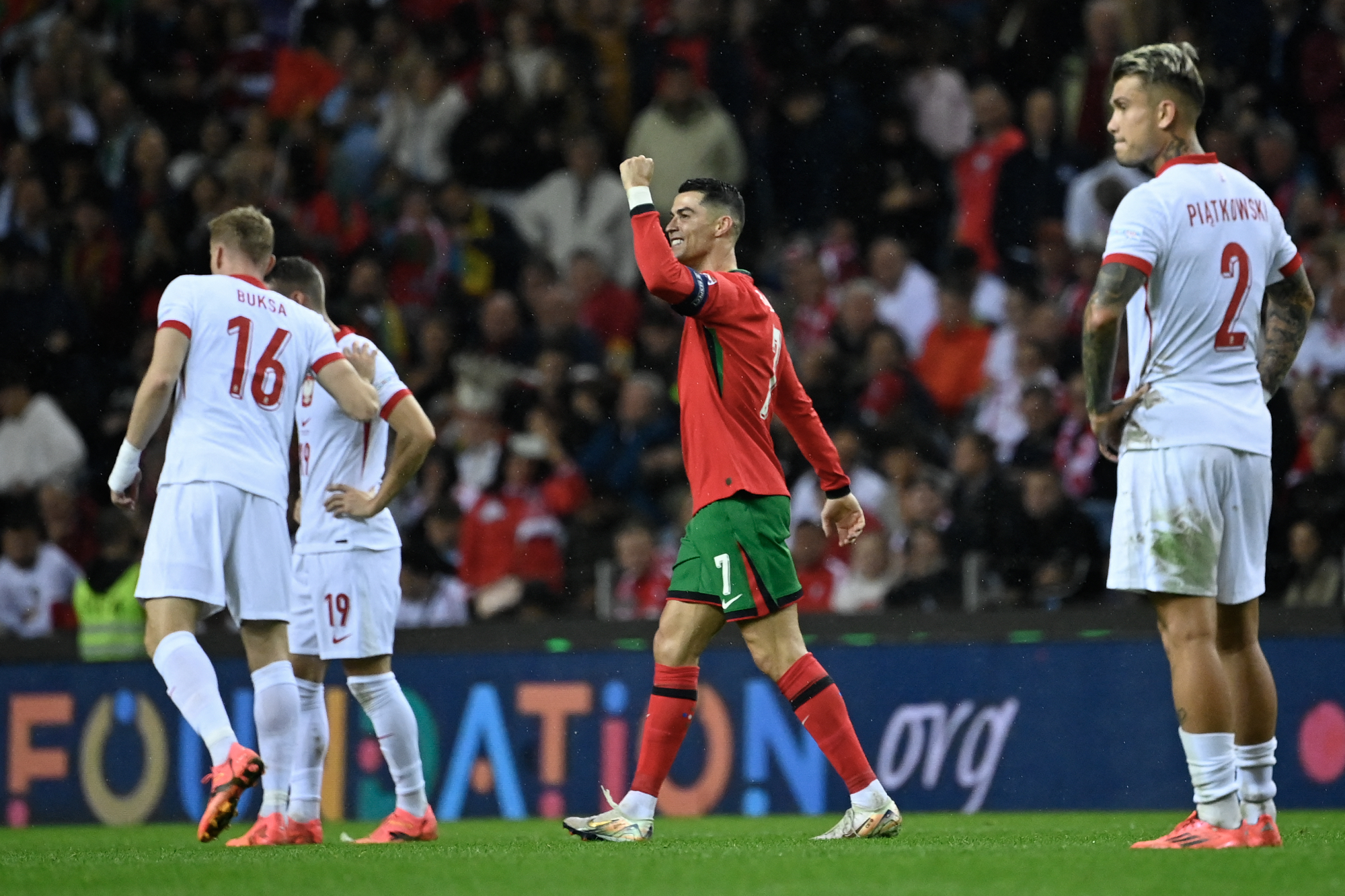 المنتخب البرتغالي يهزم بولندا ويضمن التأهل