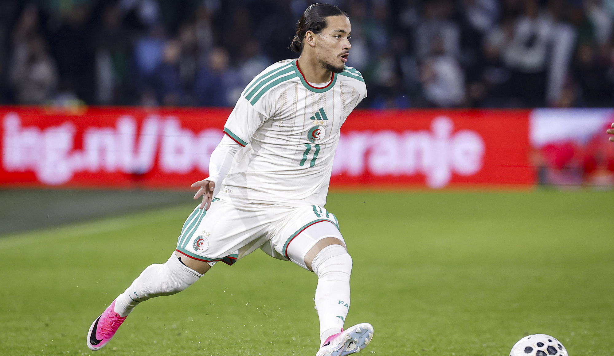 المنتخب الجزائري يحقق فوزاً لافتاً على هولندا