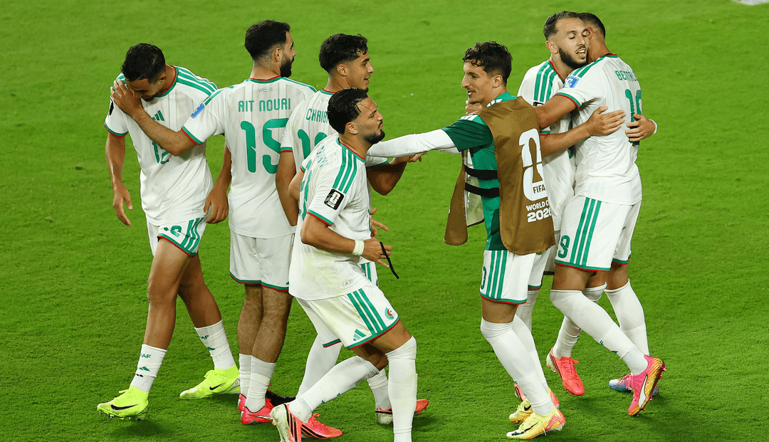 المنتخب الجزائري يقتنص فوزاً ثميناً من الأردن الذي ودع المنافسات