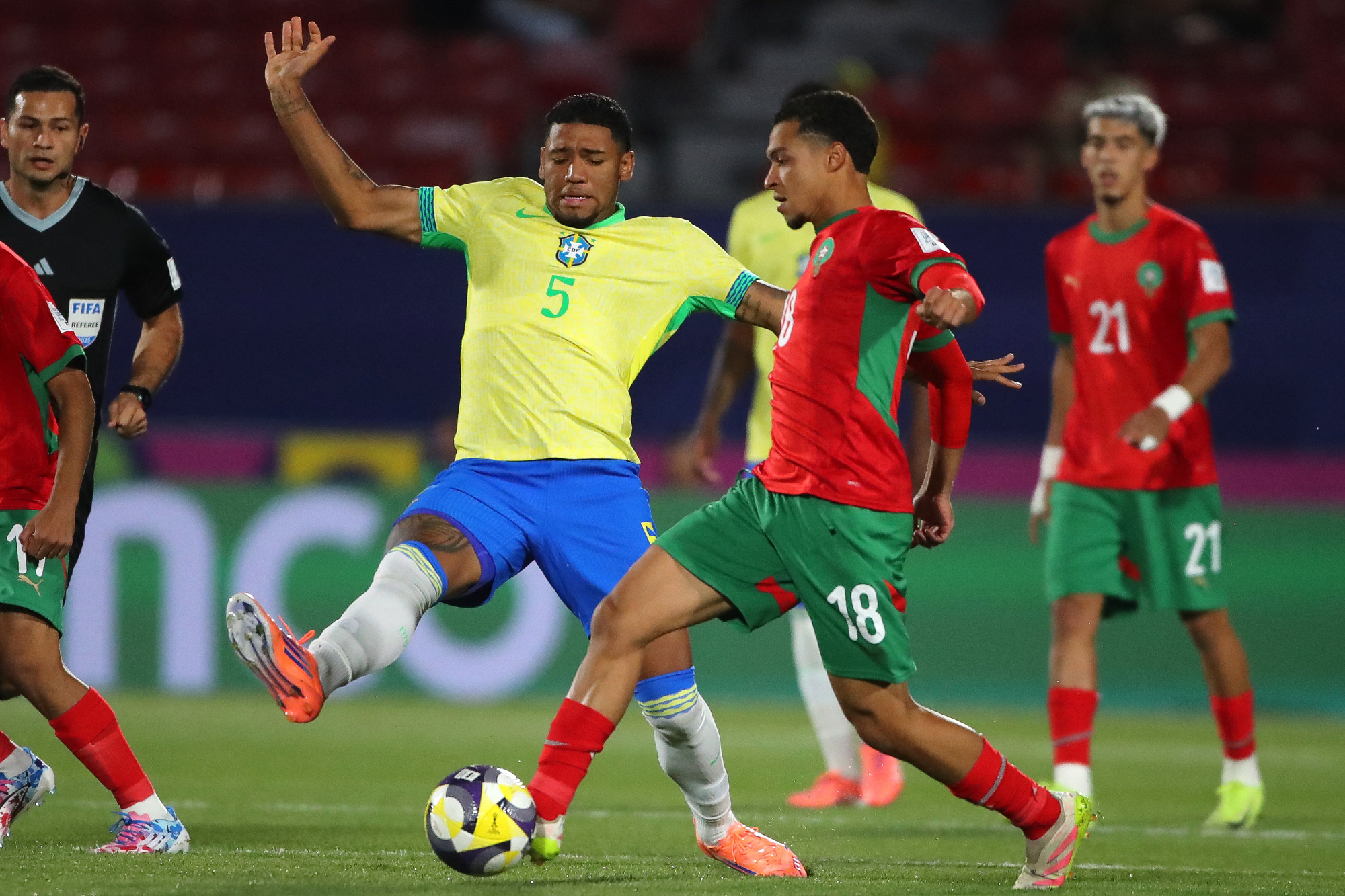 المنتخب المغربي يهزم البرازيل ويتأهل متصدراً