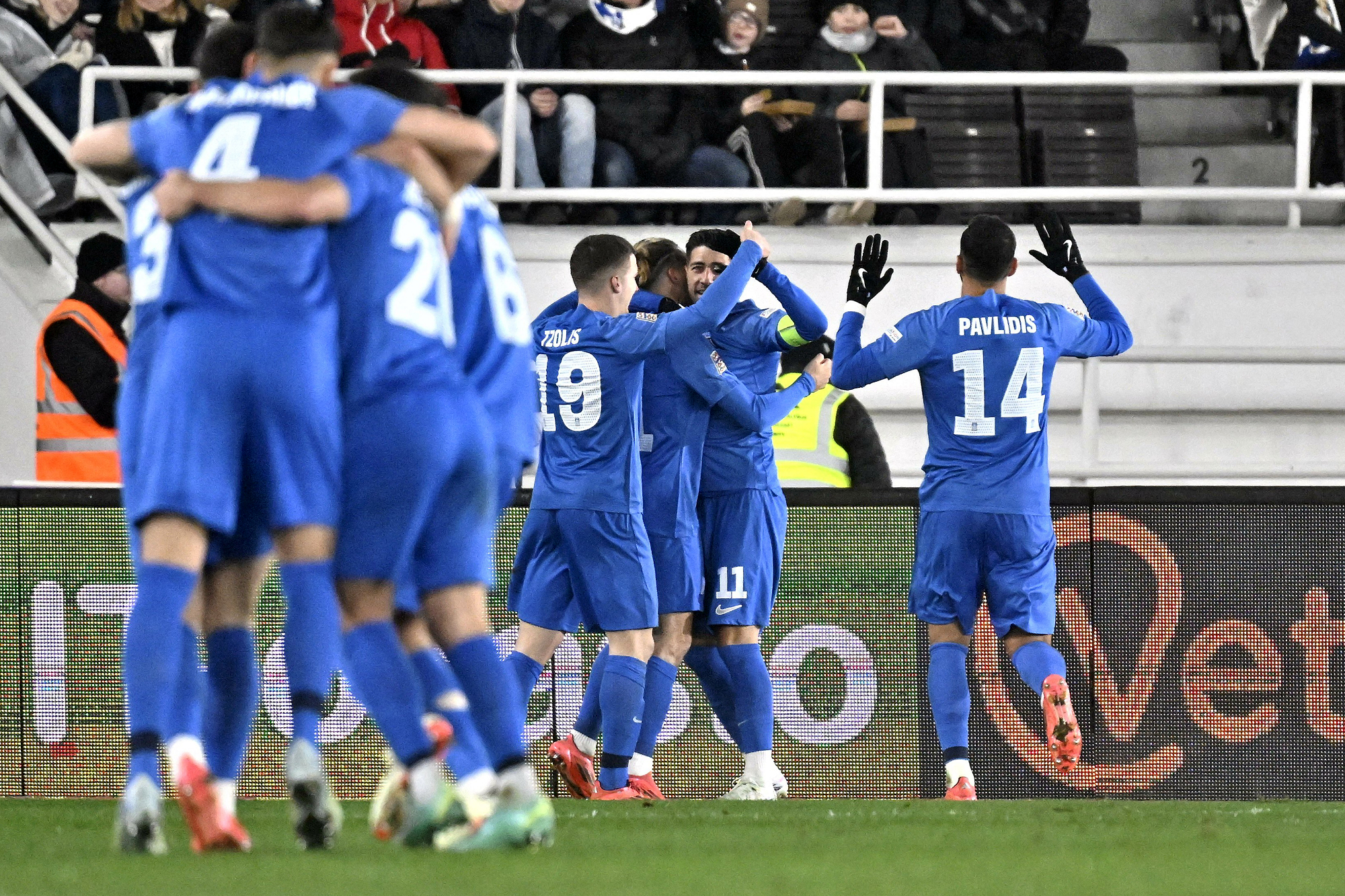 اليونان تهزم فنلندا بثنائية نظيفة