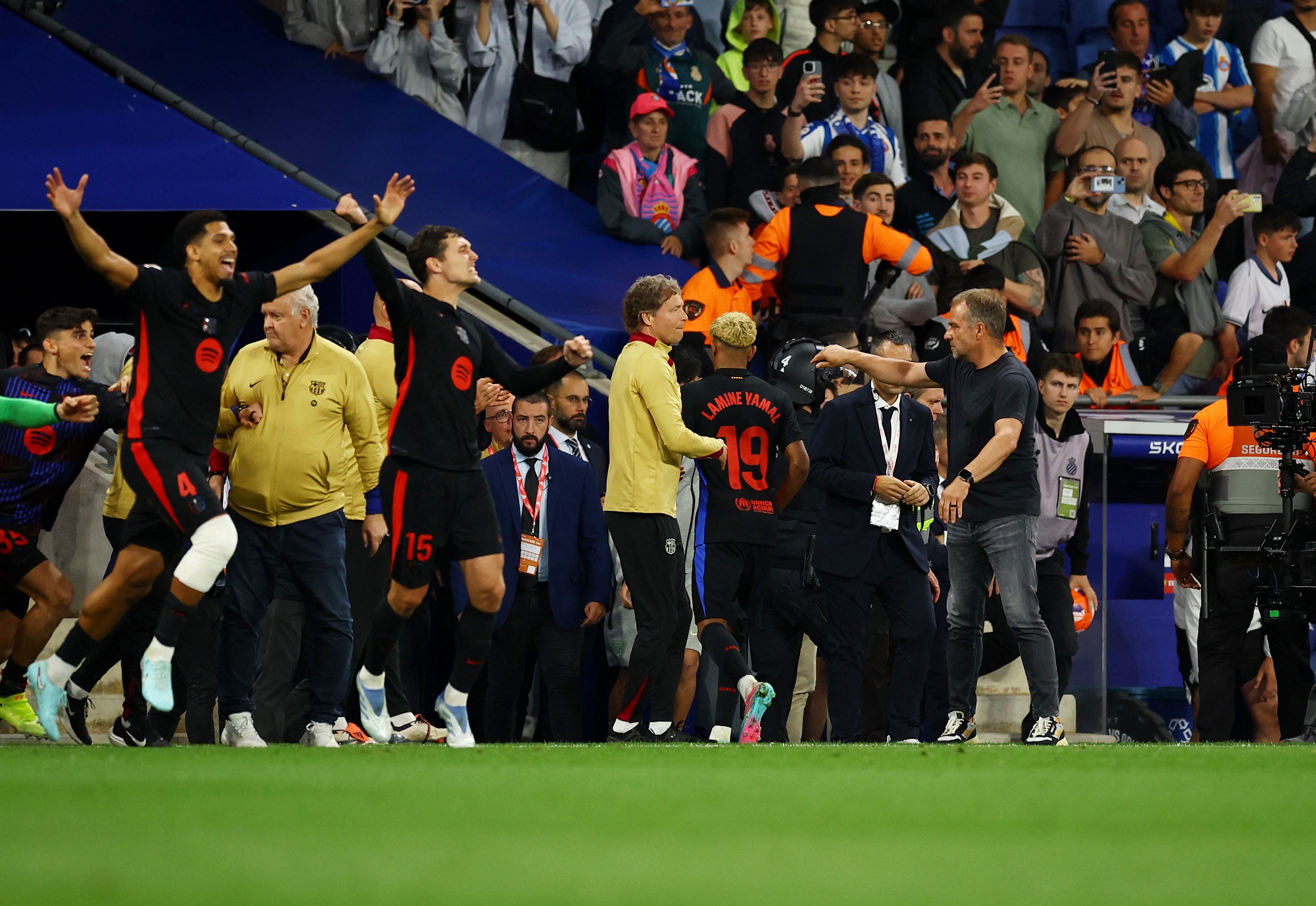 برشلونة بطل الليغا