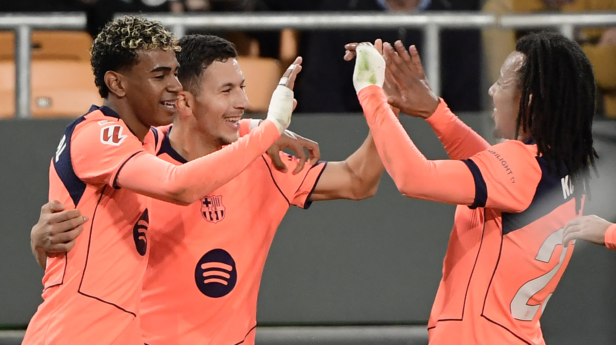 برشلونة يقتنص فوزاً ثميناً من بيتيس ويعزز صدارته