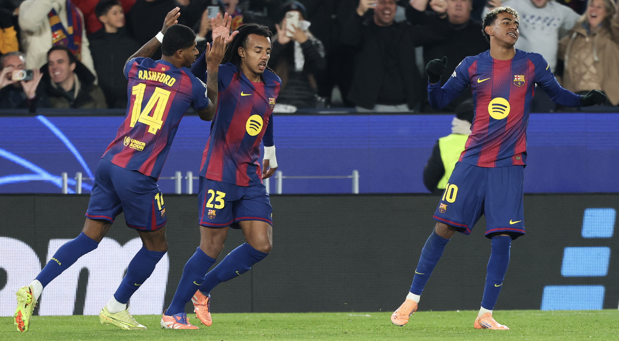 برشلونة ينتصر على ضيفه آينتراخت فرانكفورت