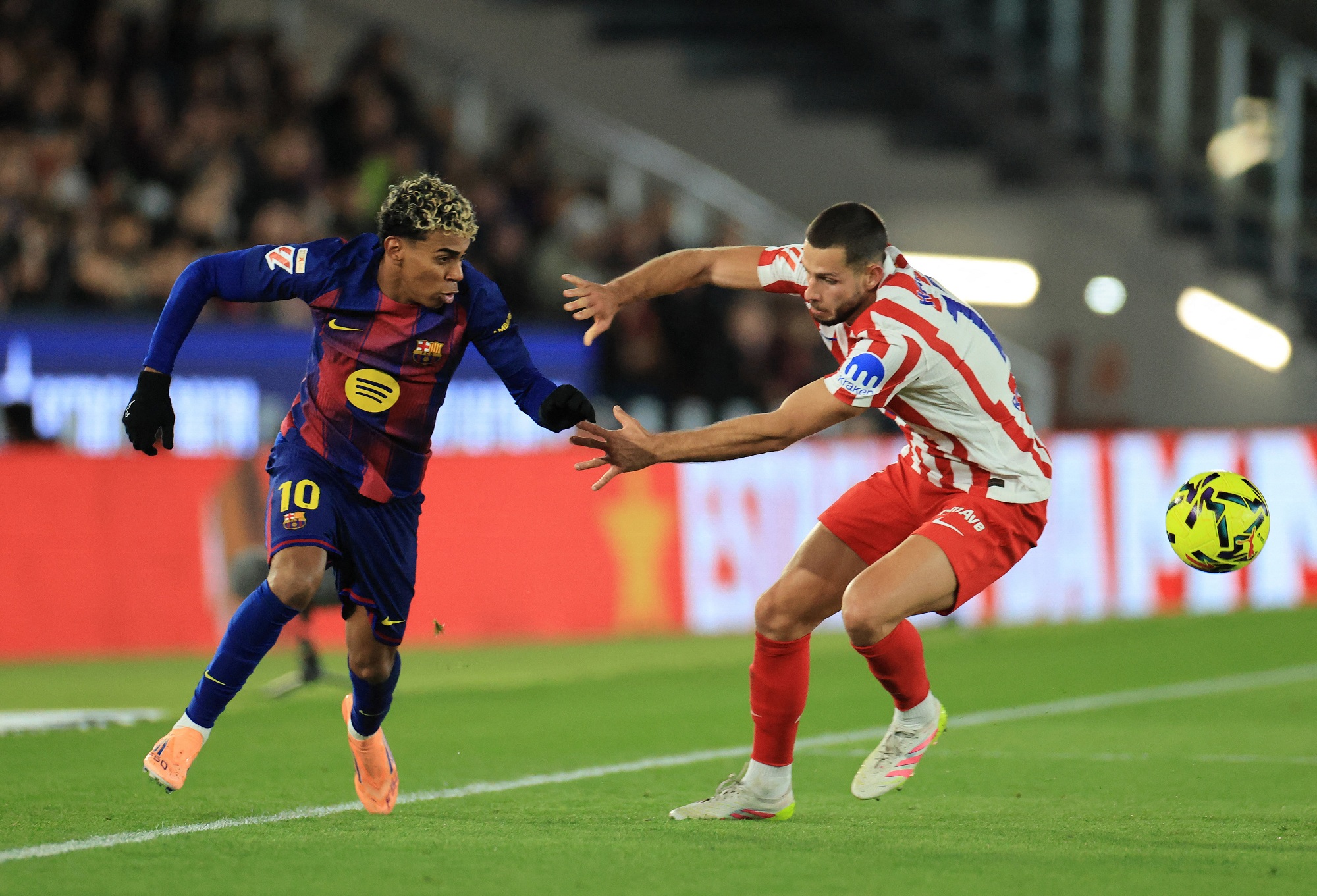 برشلونة يواجه أتليتيكو مدريد