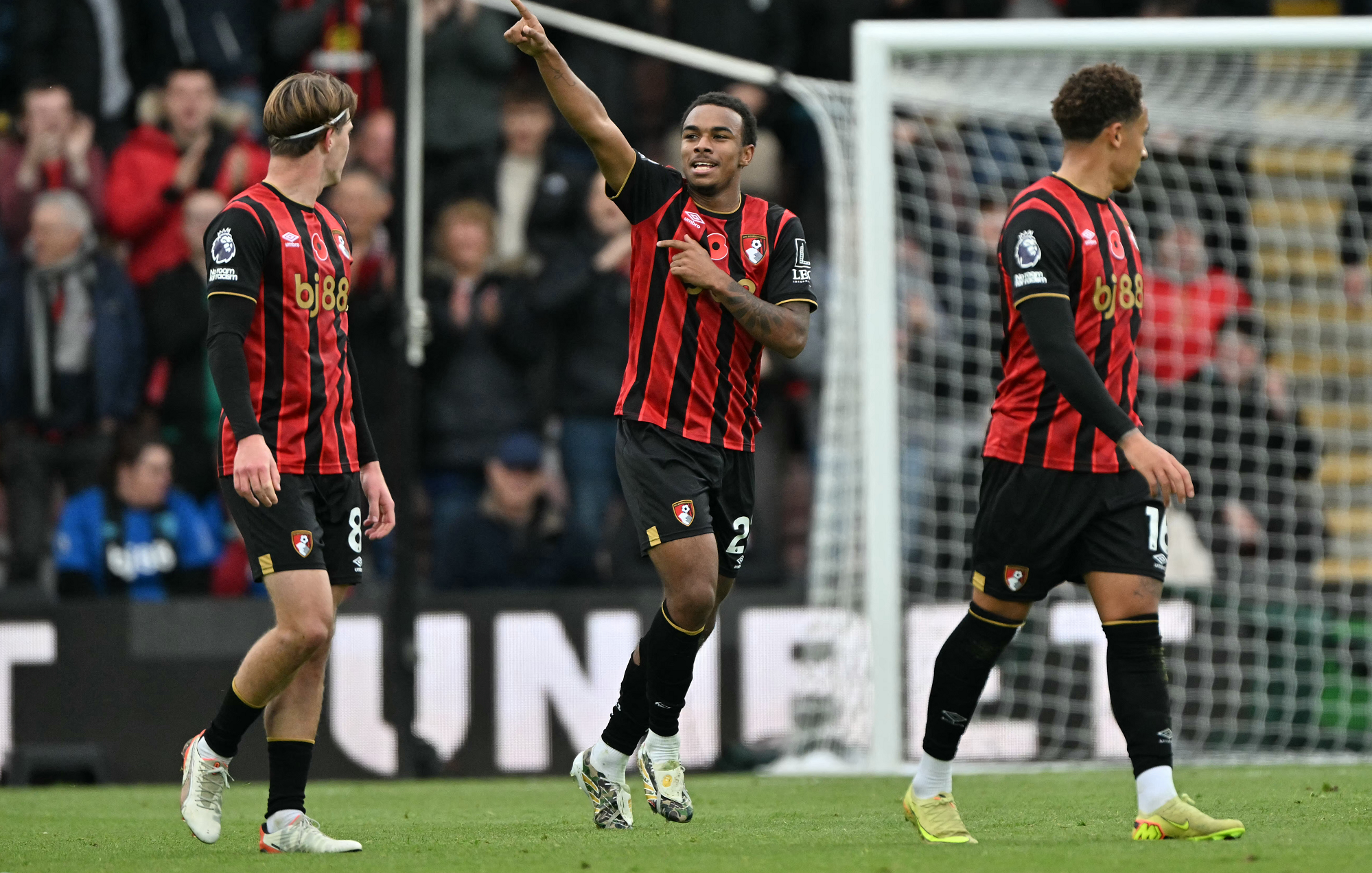 بورنموث يواصل التألق ويصعد إلى الوصافة