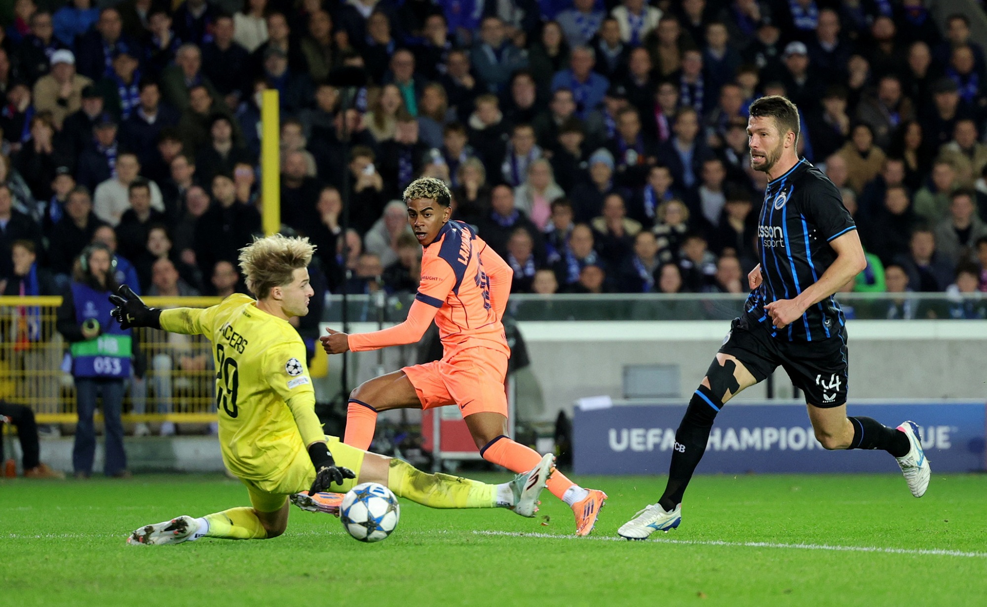 تعادل مثير بين كلوب بروج وبرشلونة