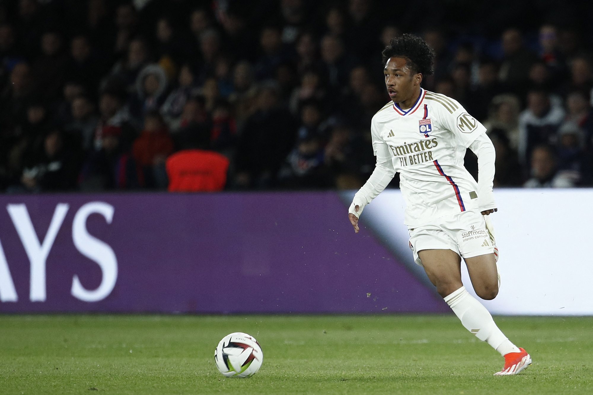 جناح ليون فوفانا يغيب عن الملاعب عدة أشهر