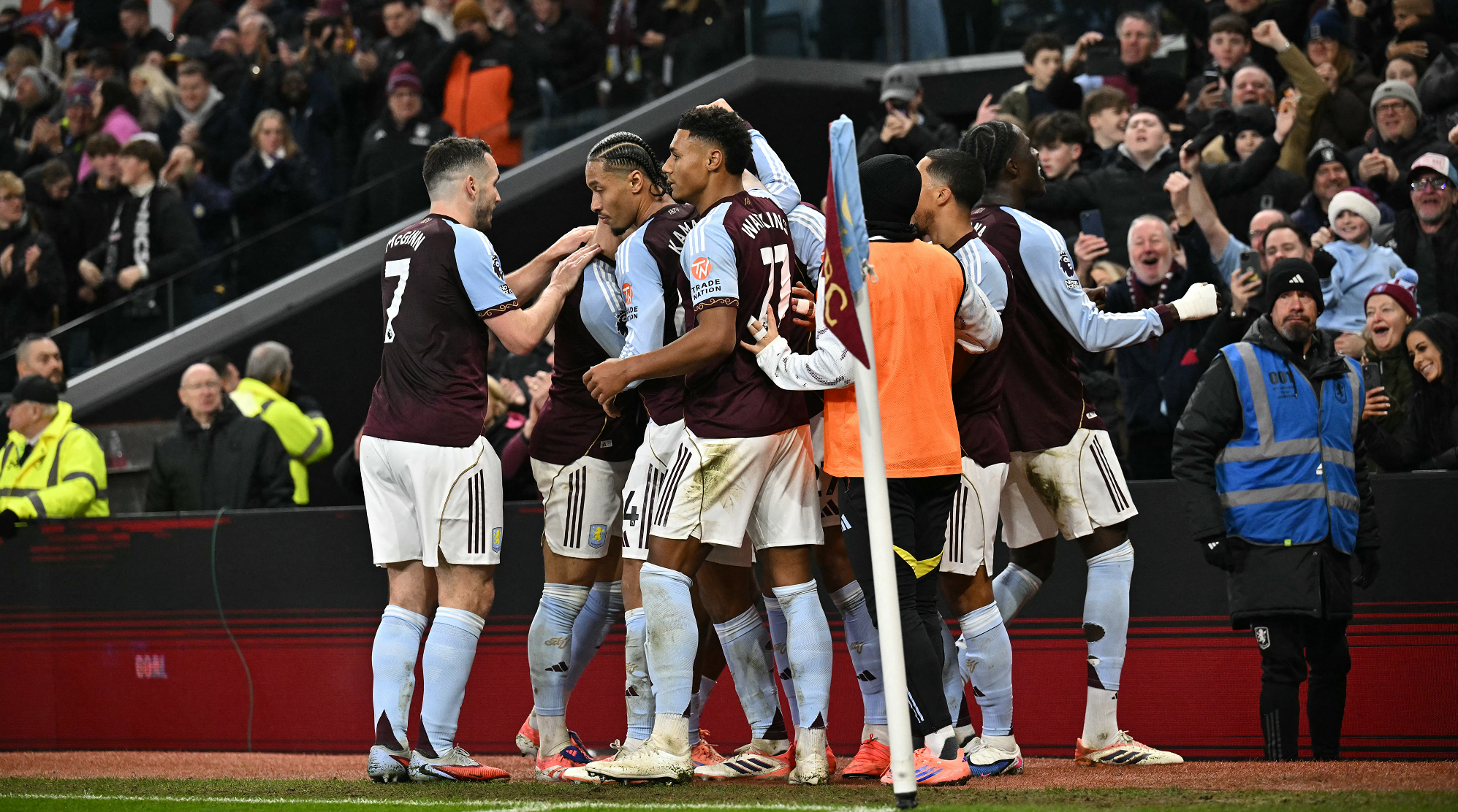 روجرز يقود أستون فيلا للفوز على مانشستر يونايتد