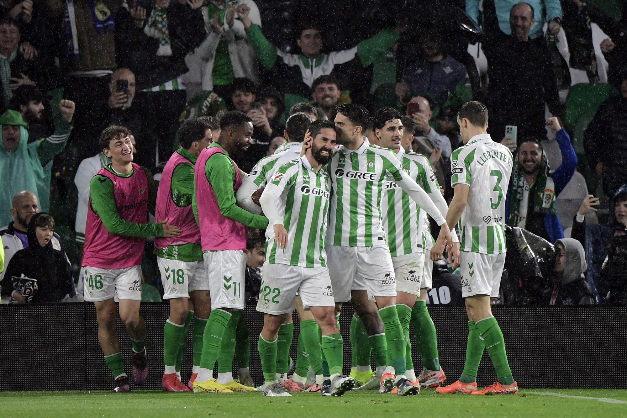 ريال بيتيس يحقق انتصاراً ثميناً على ريال مدريد