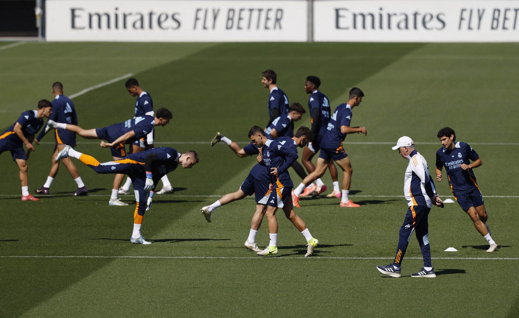 ريال مدريد من أجل تفادي منح هدية لغريمه برشلونة