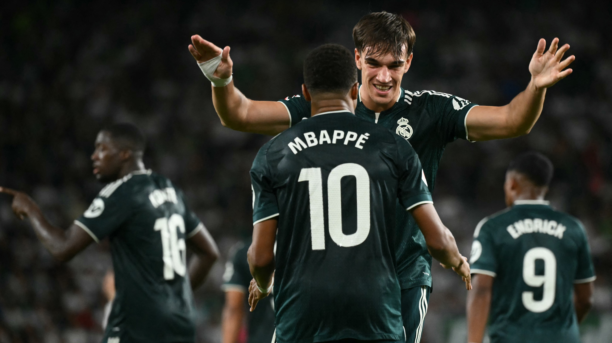 ريال مدريد يقتنص فوزاً صعباً