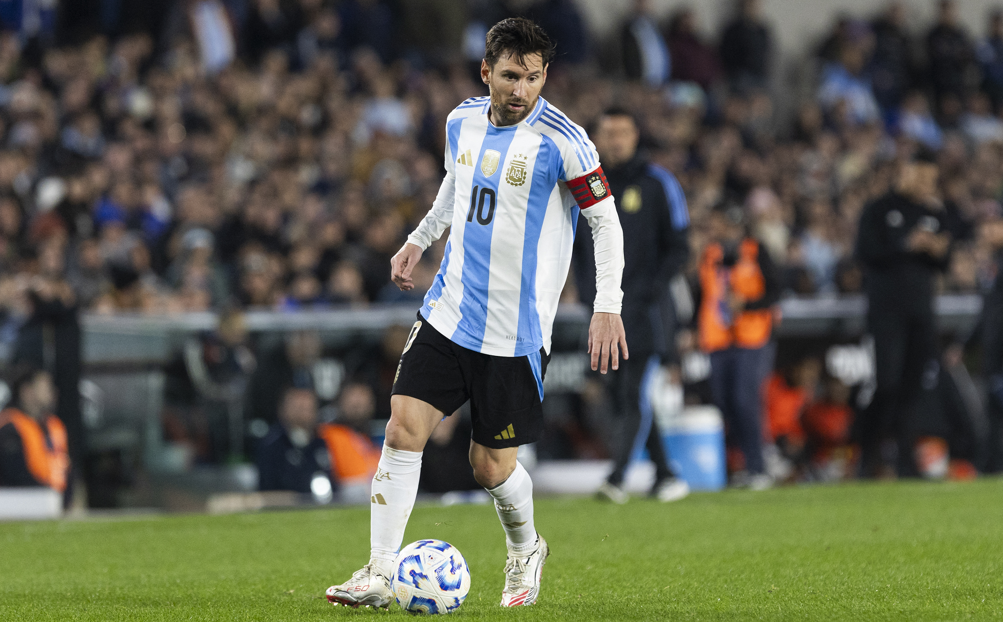 سكالوني يعلن قائمة الأرجنتين بقيادة ميسي