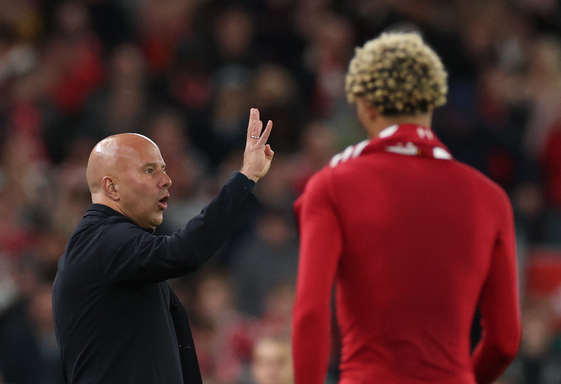 سلوت ينتقد إيكيتيكي بعد طرده أمام ساوثهامبتون