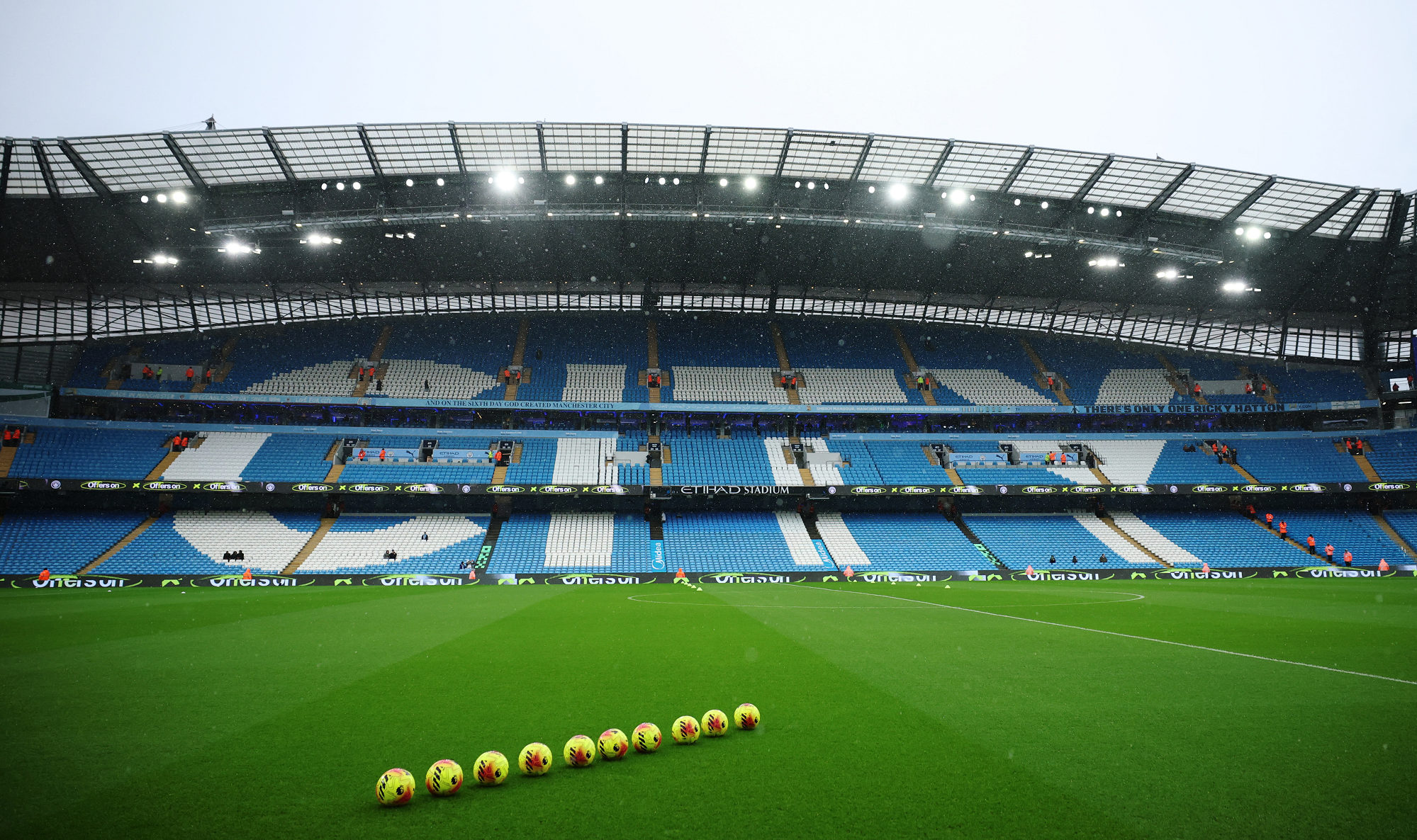 سيتي يستقبل تشلسي في قمة مشوّقة