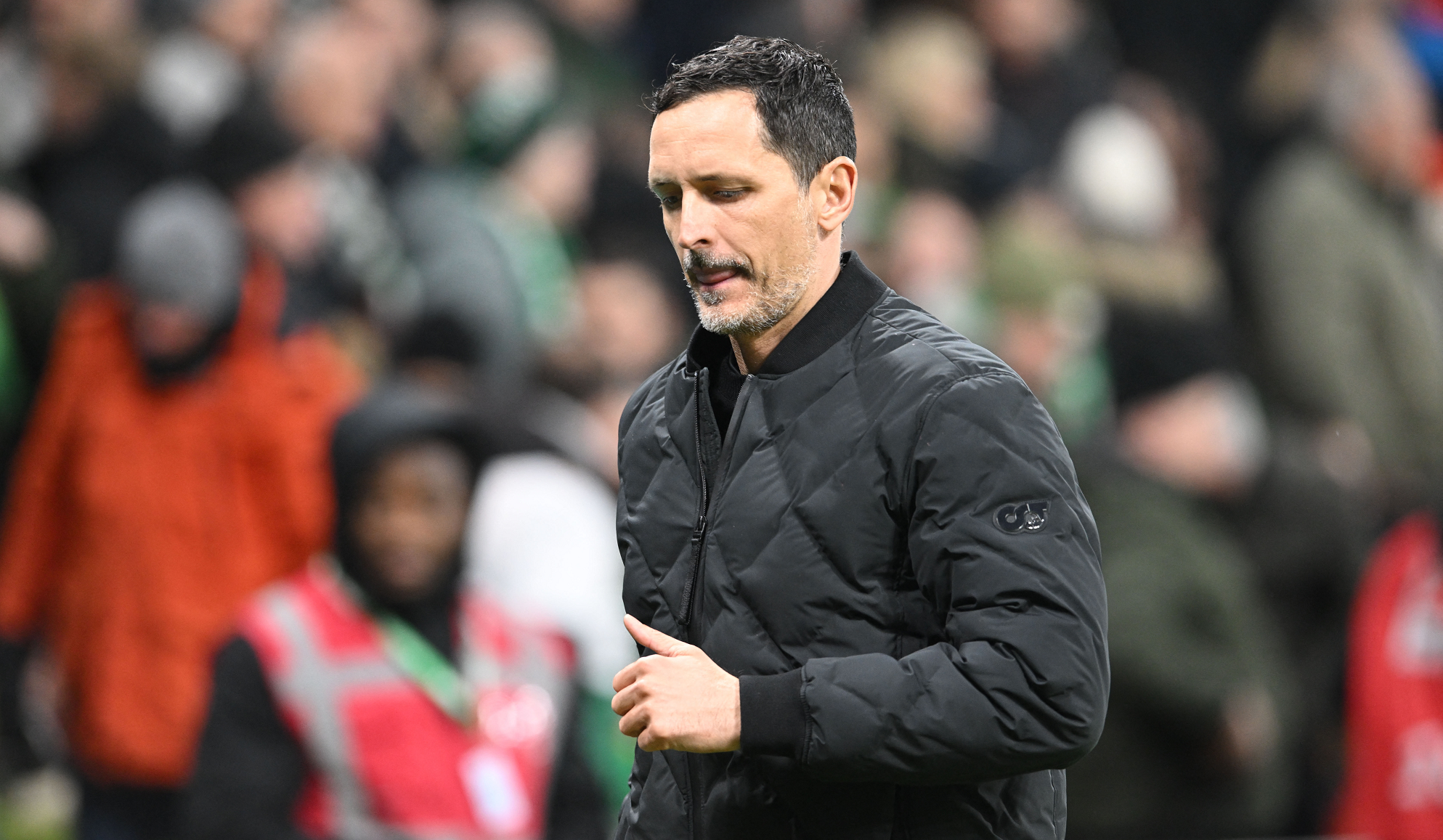 فرانكفورت يعلن إقالة مدربه دينو توبمولر من منصبه