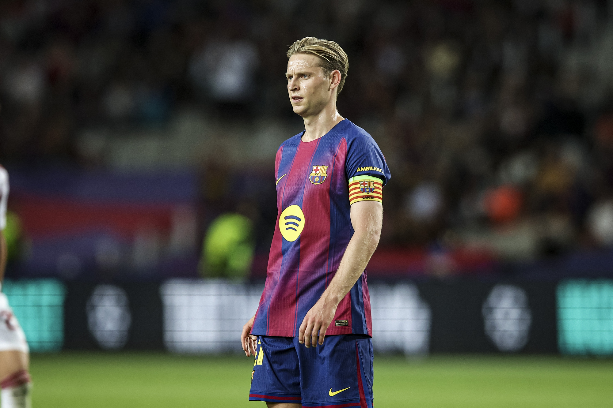 فرينكي دي يونغ يعود إلى تدريبات برشلونة