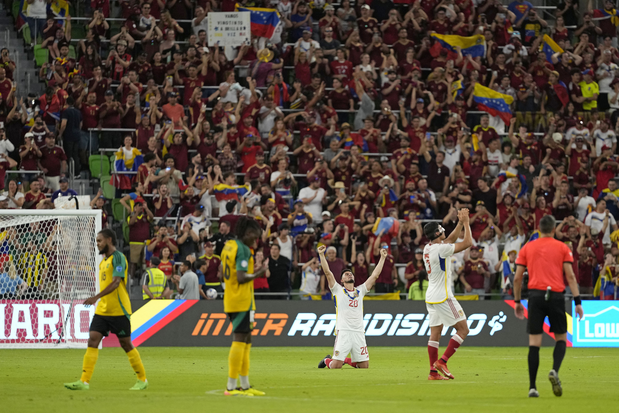 فنزويلا تهزم جاميكا بثلاثية وتتصدر مجموعتها