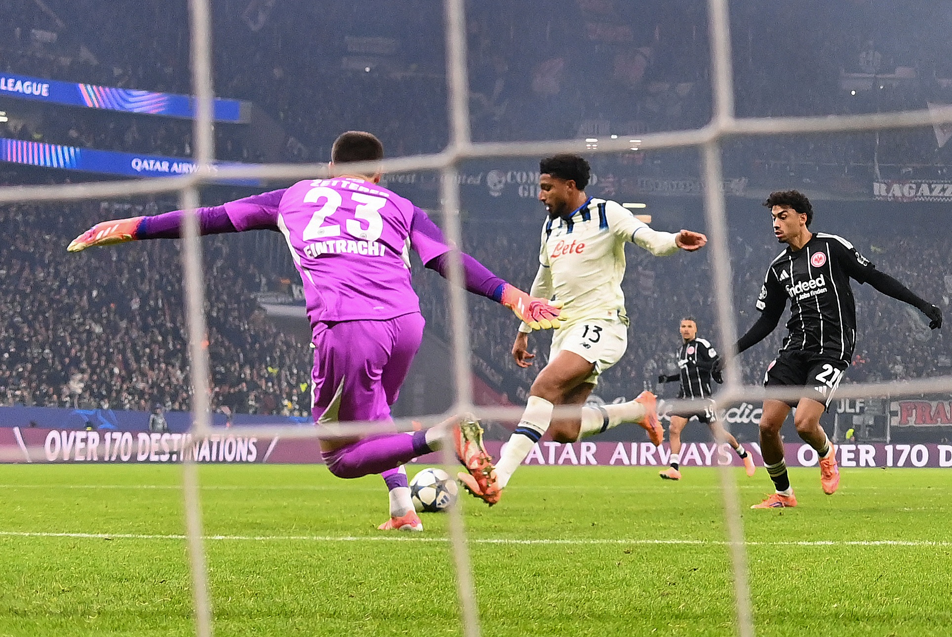 فوز باهر لأتالانتا على أرض آينتراخت فرانكفورت