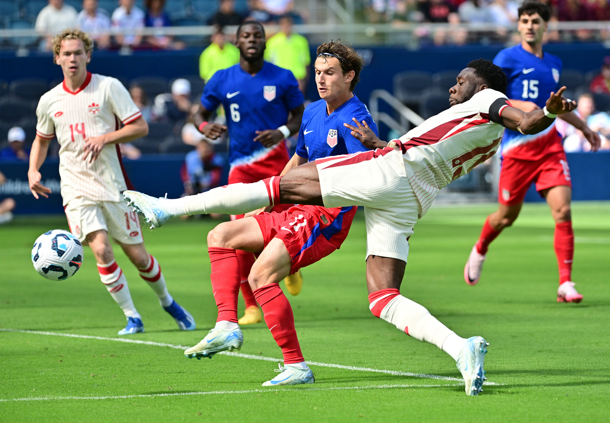 فوز تاريخي للمنتخب الكندي