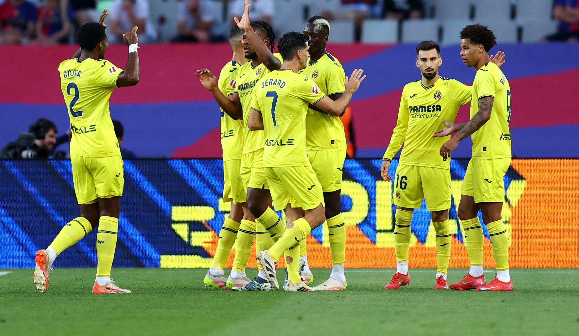 فياريال يهزم برشلونة ويضمن التأهل إلى دوري الأبطال