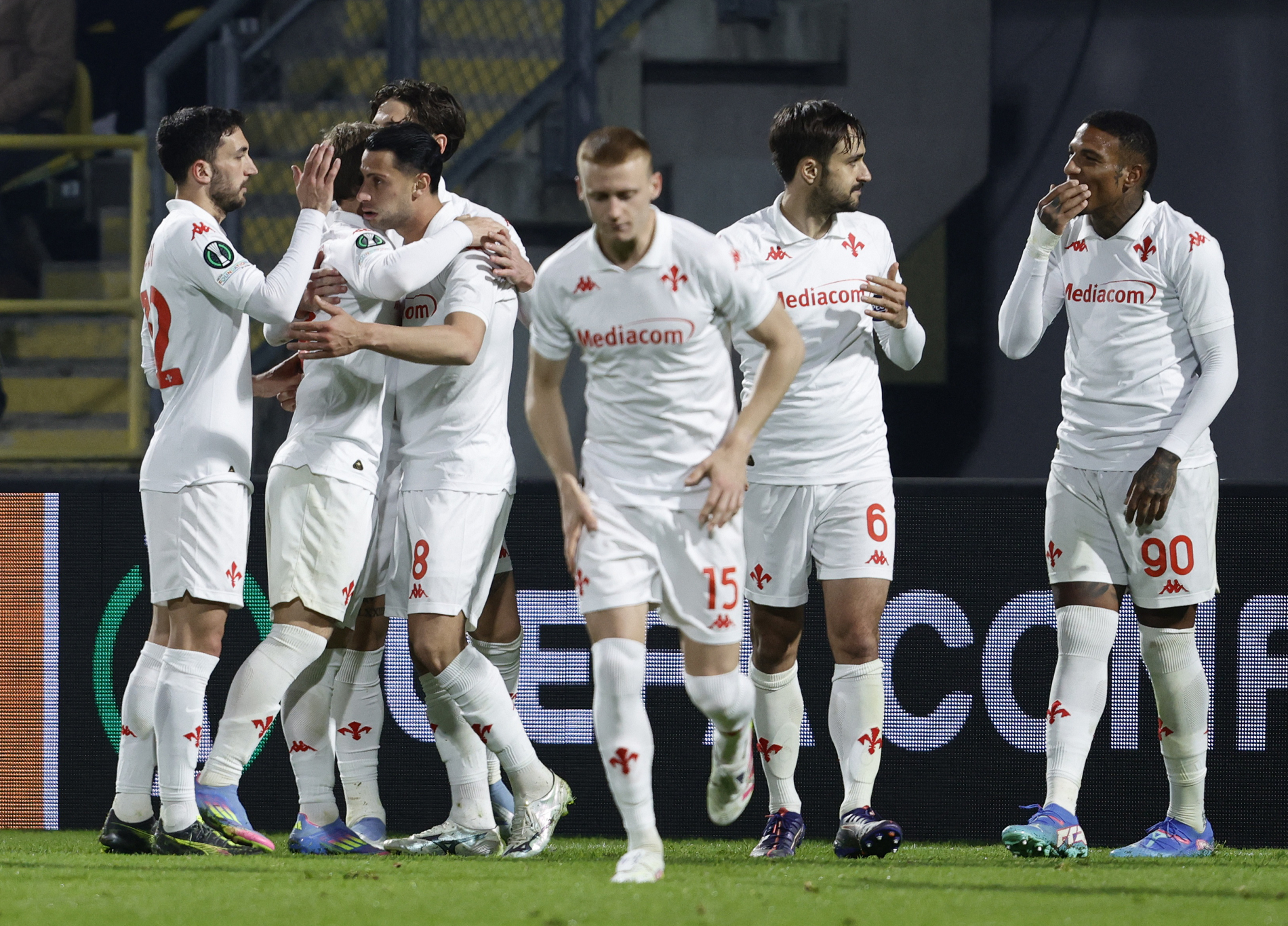 فيورنتينا يعود بفوز ثمين من سلوفينيا