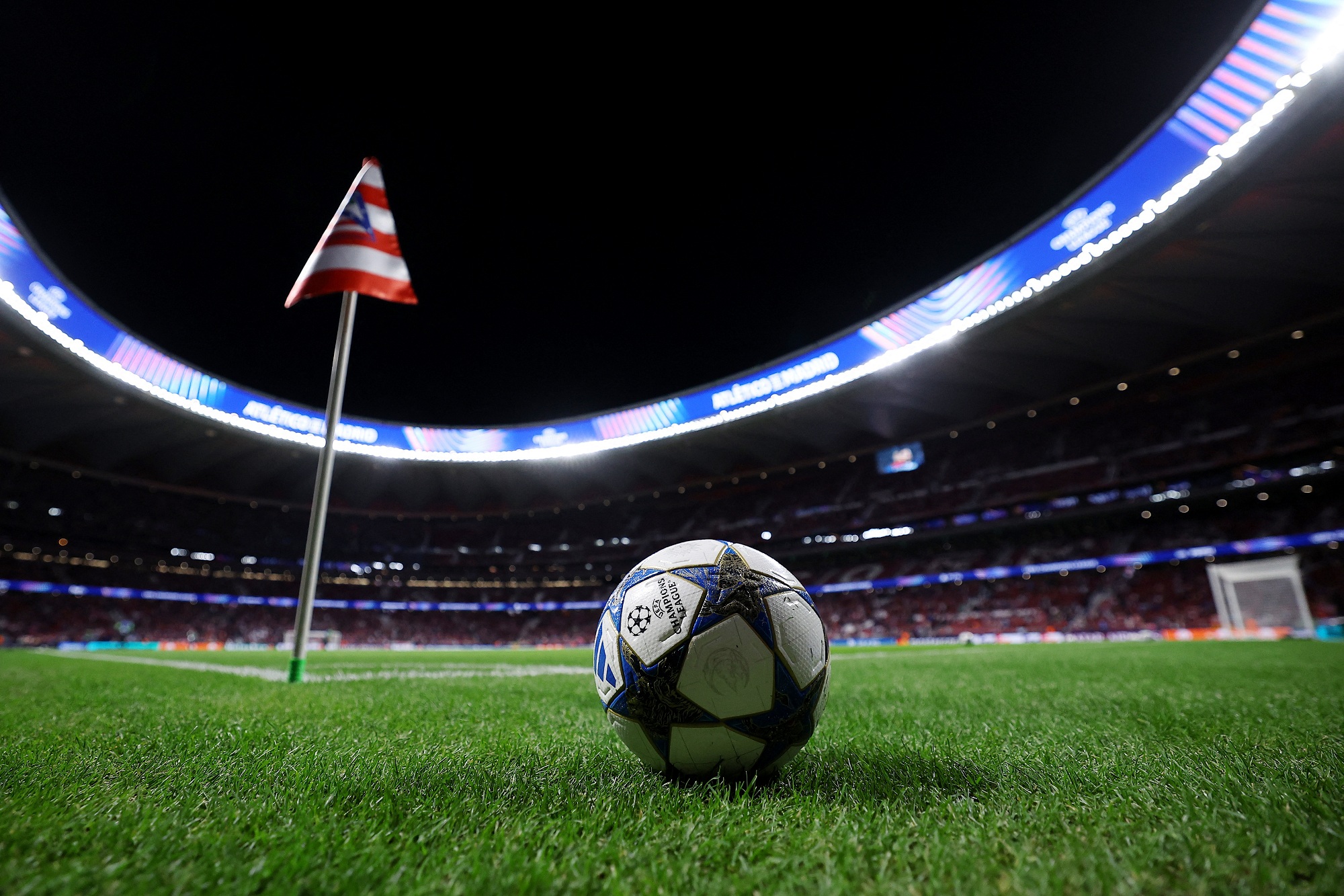 قمّة بطموحات متباينة بين أتليتيكو مدريد وإنتر