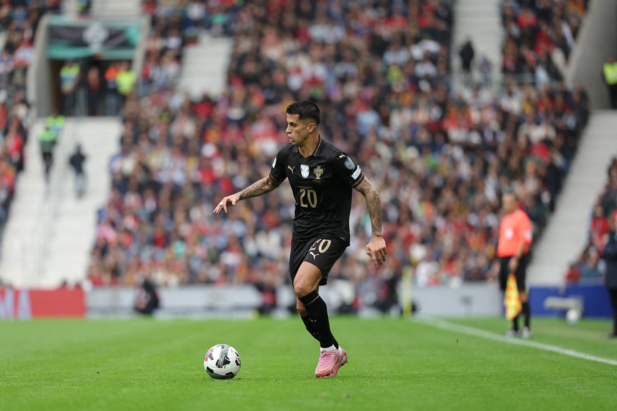 كانسيلو يجتاز الفحص الطبي بنجاح