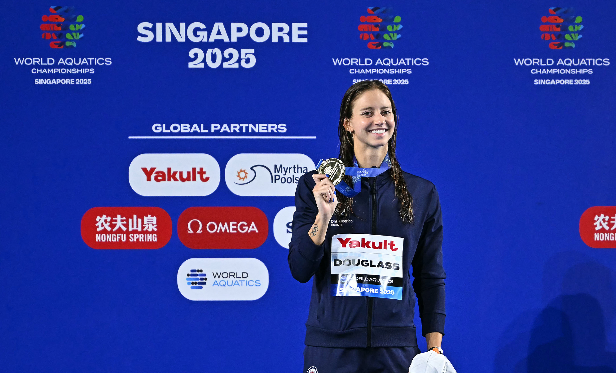 كايت دوغلاس تتوج بذهبية سباق 200 متر صدراً