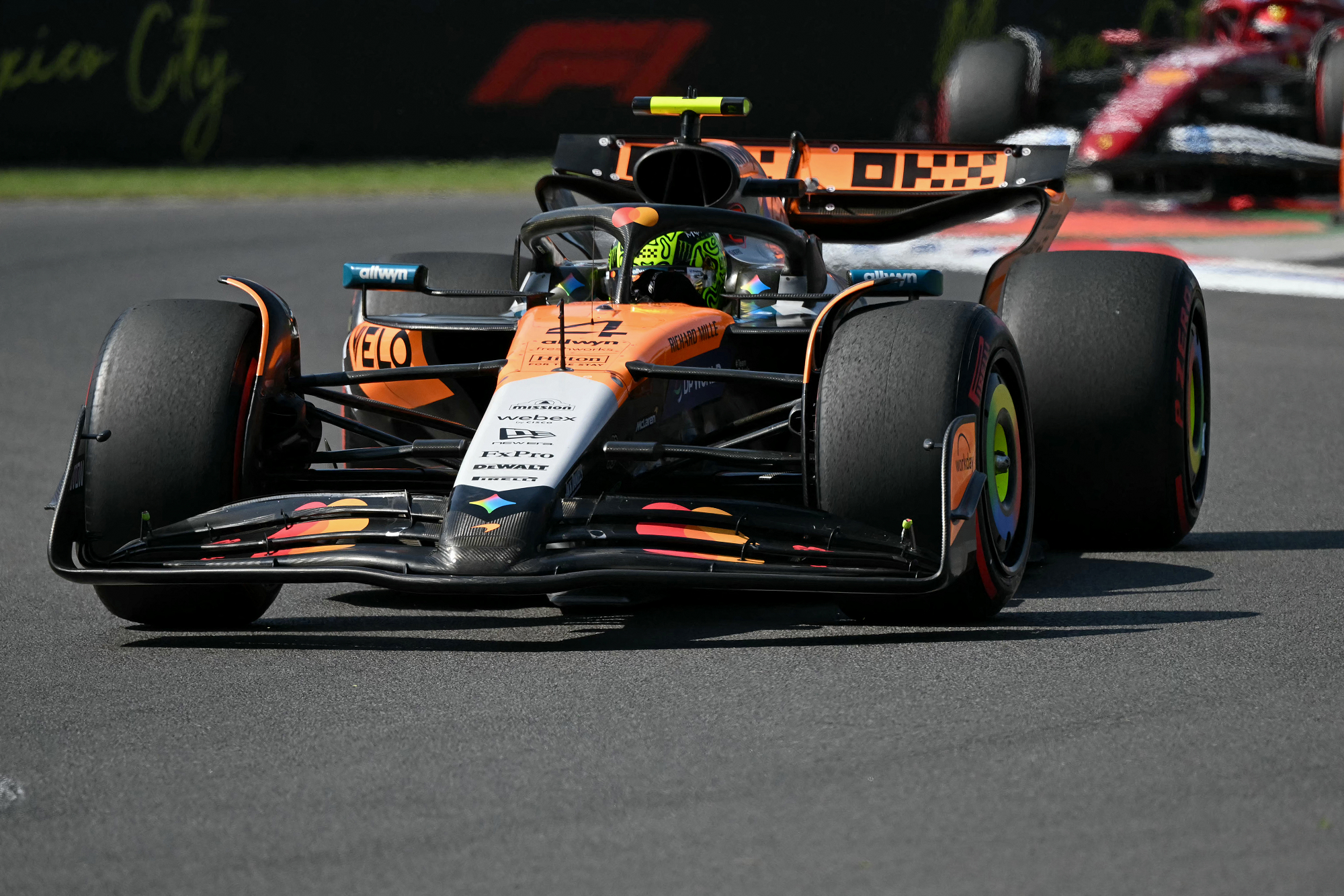 لاندو نوريس يتوج بطلاً لجائزة المكسيك الكبرى