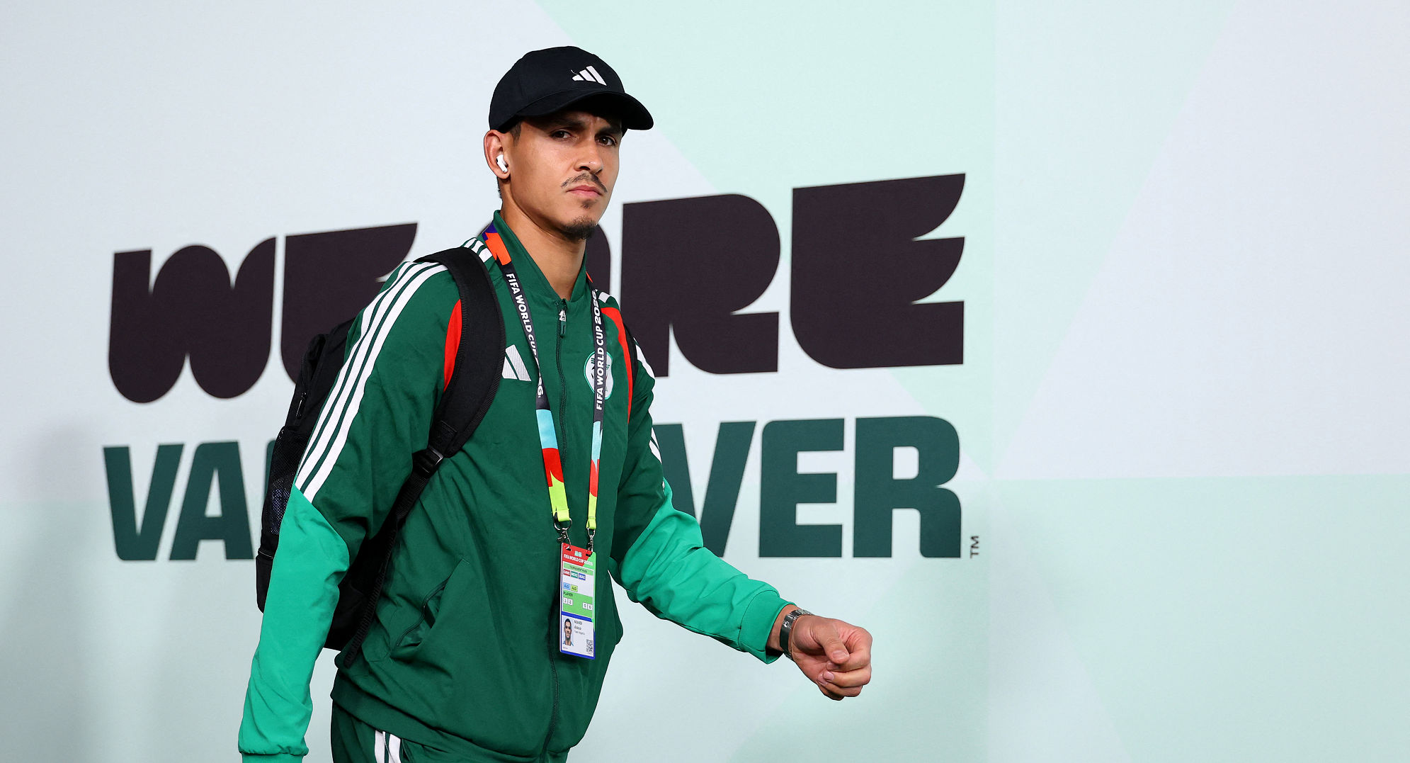 ليفانتي يضم الدولي الجزائري ماندي حتى 2028