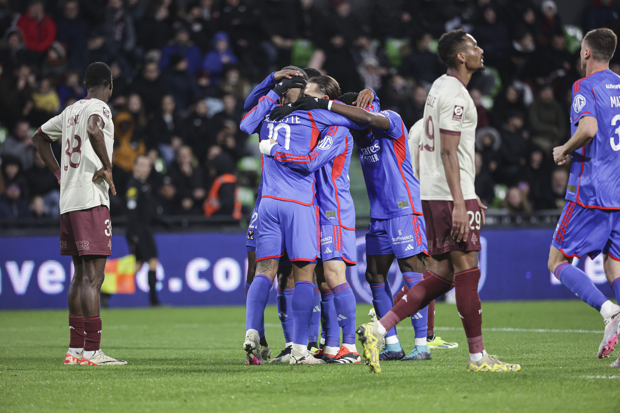 ليون يحسم مواجهته أمام مضيفه ميتز