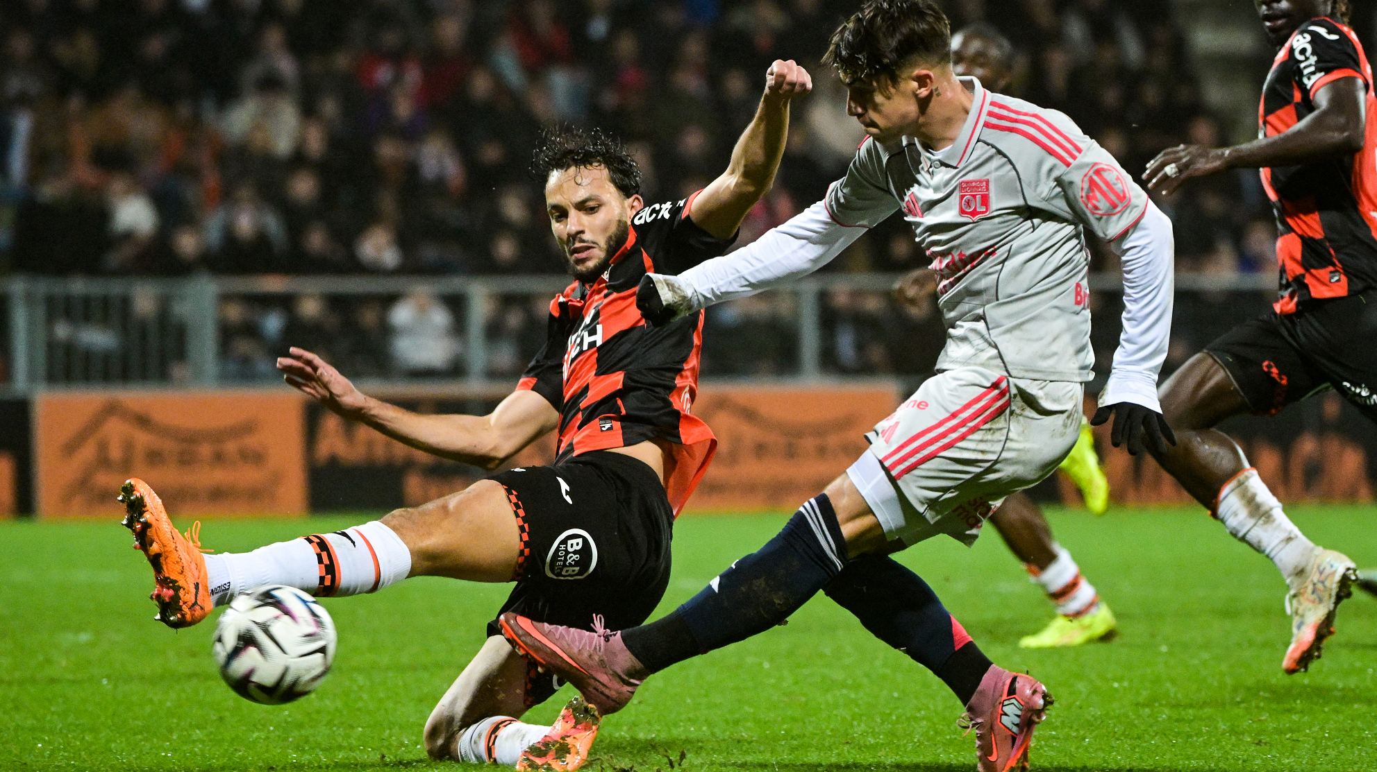 ليون يخسر من مضيفه لوريان بهدف نظيف